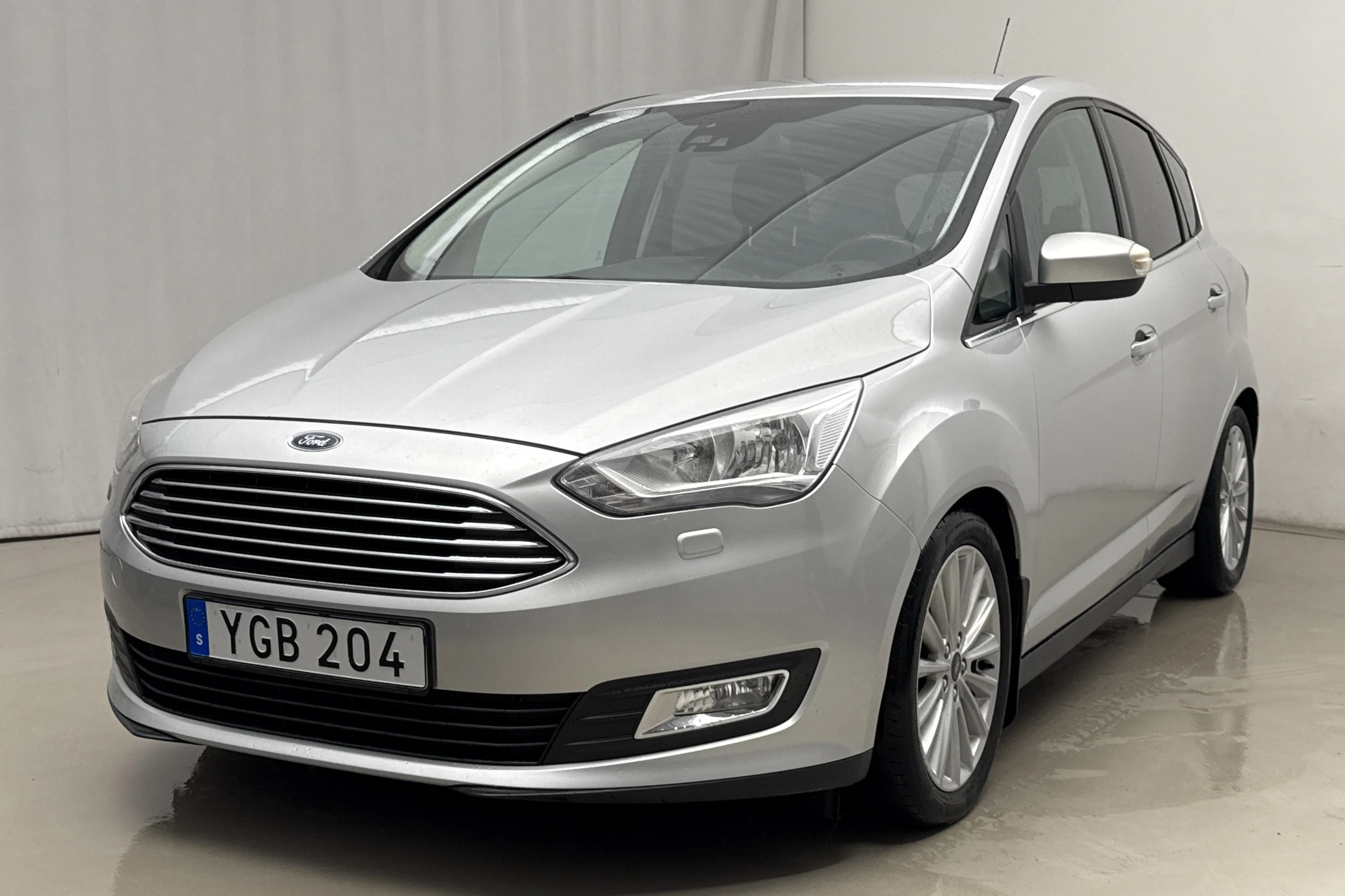 Presentationsfoto 1 av 16: Ford C-MAX 2.0 TDCi (150hk) - 15 235 mil - Automat - grå - 2017