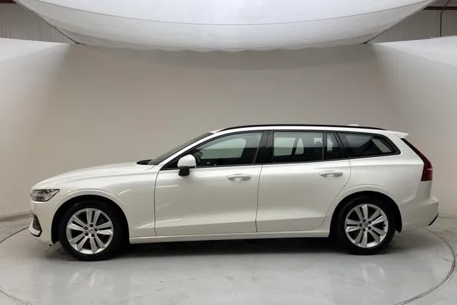Presentation photo 2 of 13: Volvo V60 D3 (150hk) - 265 780 km - Automatic - white - 2019