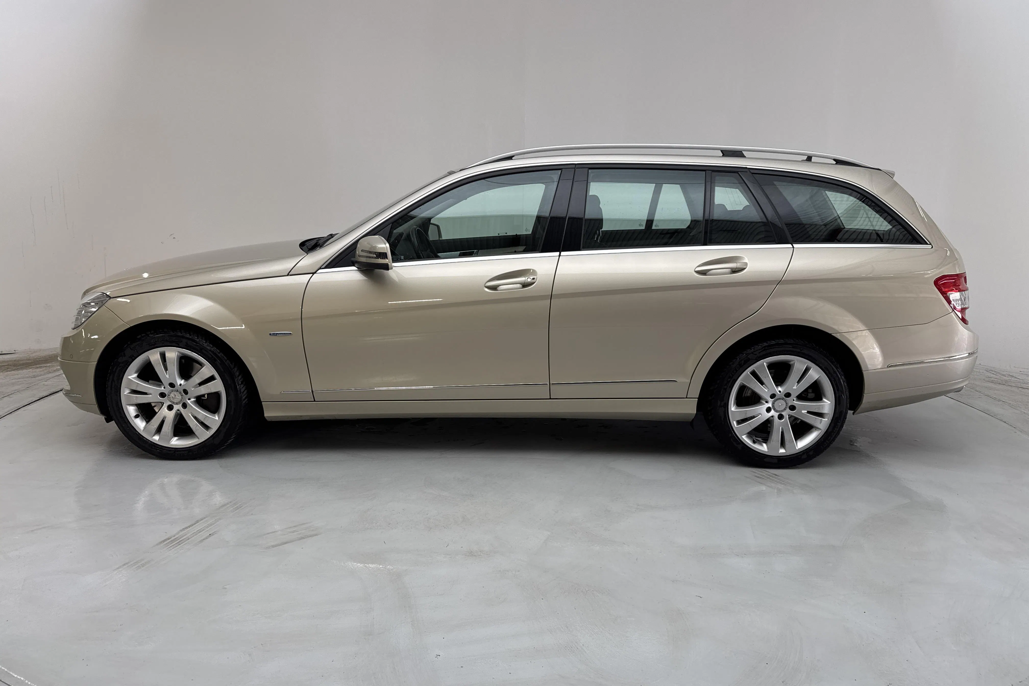 Presentation photo 2 of 13: Mercedes C 350 CDI 4Matic BlueEfficiency Kombi S204 (231hk) - 211 680 km - Automatic - light brown - 2011
