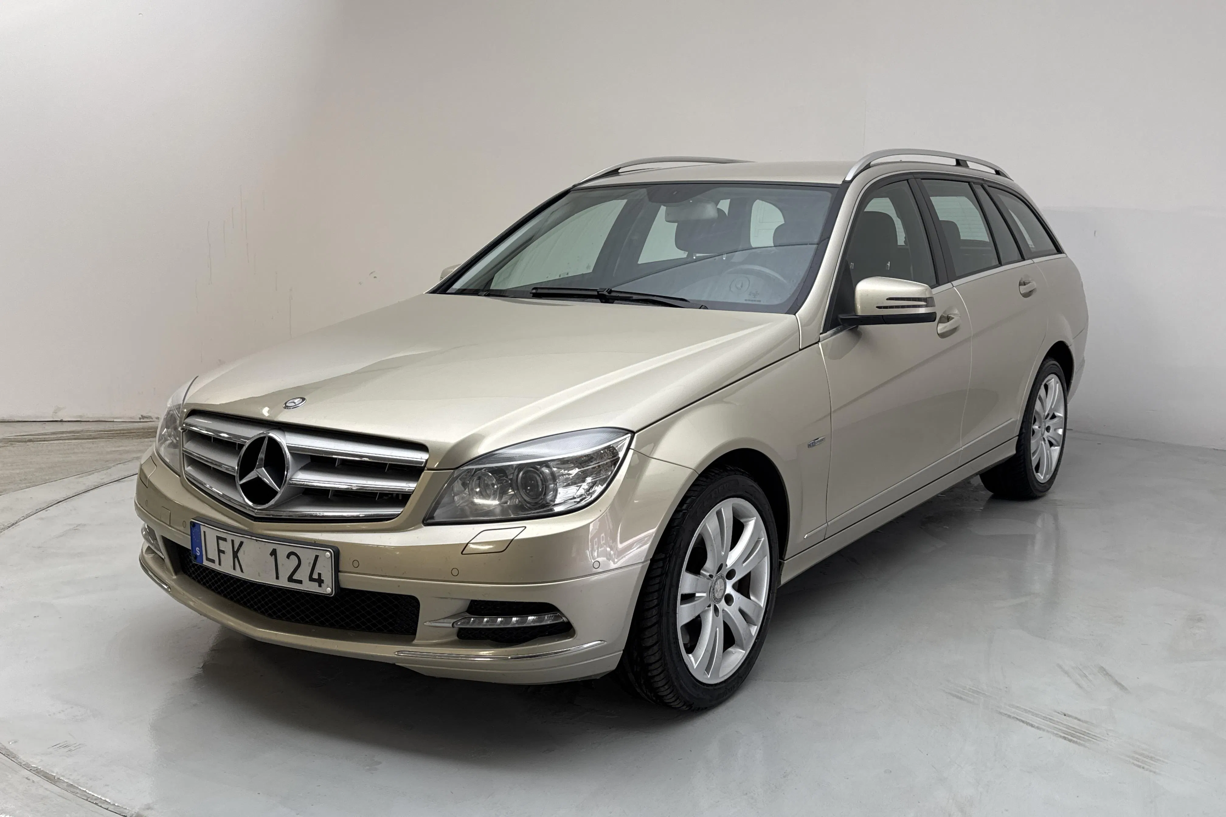 Presentation photo 1 of 13: Mercedes C 350 CDI 4Matic BlueEfficiency Kombi S204 (231hk) - 211 680 km - Automatic - light brown - 2011