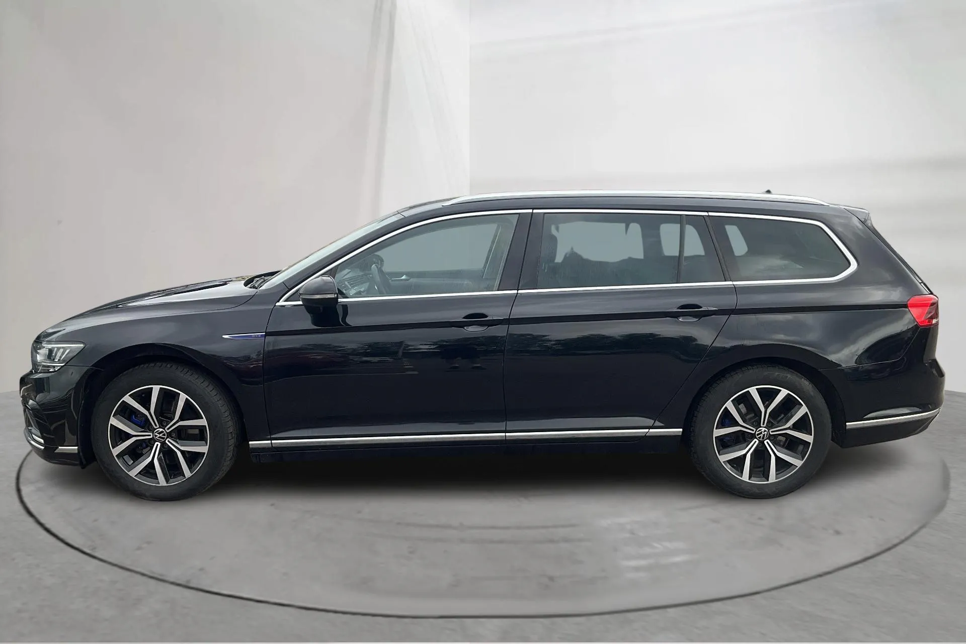 Presentationsfoto 2 av 23: VW Passat 1.4 GTE Sportscombi (218hk) - 14 515 mil - Automat - svart - 2022