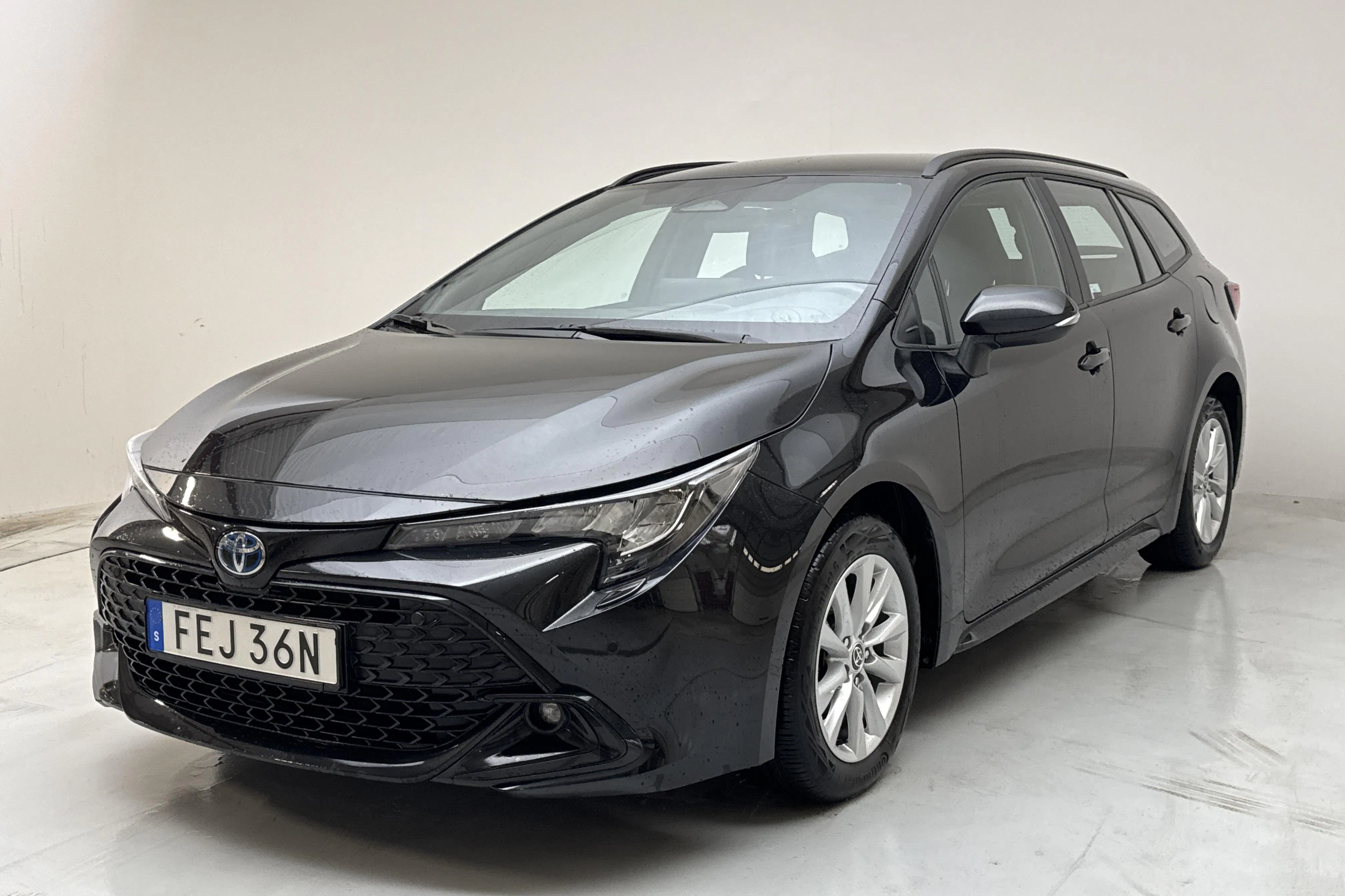 Presentationsfoto 1 av 13: Toyota Corolla 1.8 Hybrid Touring Sports (140hk) - 2 001 mil - Automat - svart - 2023