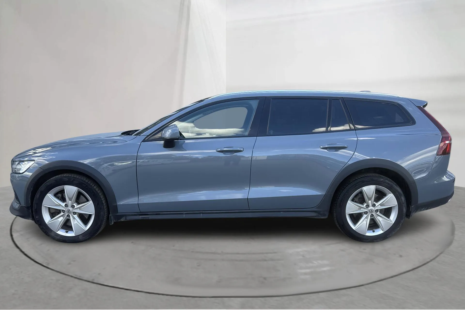 Presentation photo 2 of 18: Volvo V60 B4 Cross Country AWD Mildhybrid, Diesel (197hk) - 154 000 km - Automatic - gray - 2022