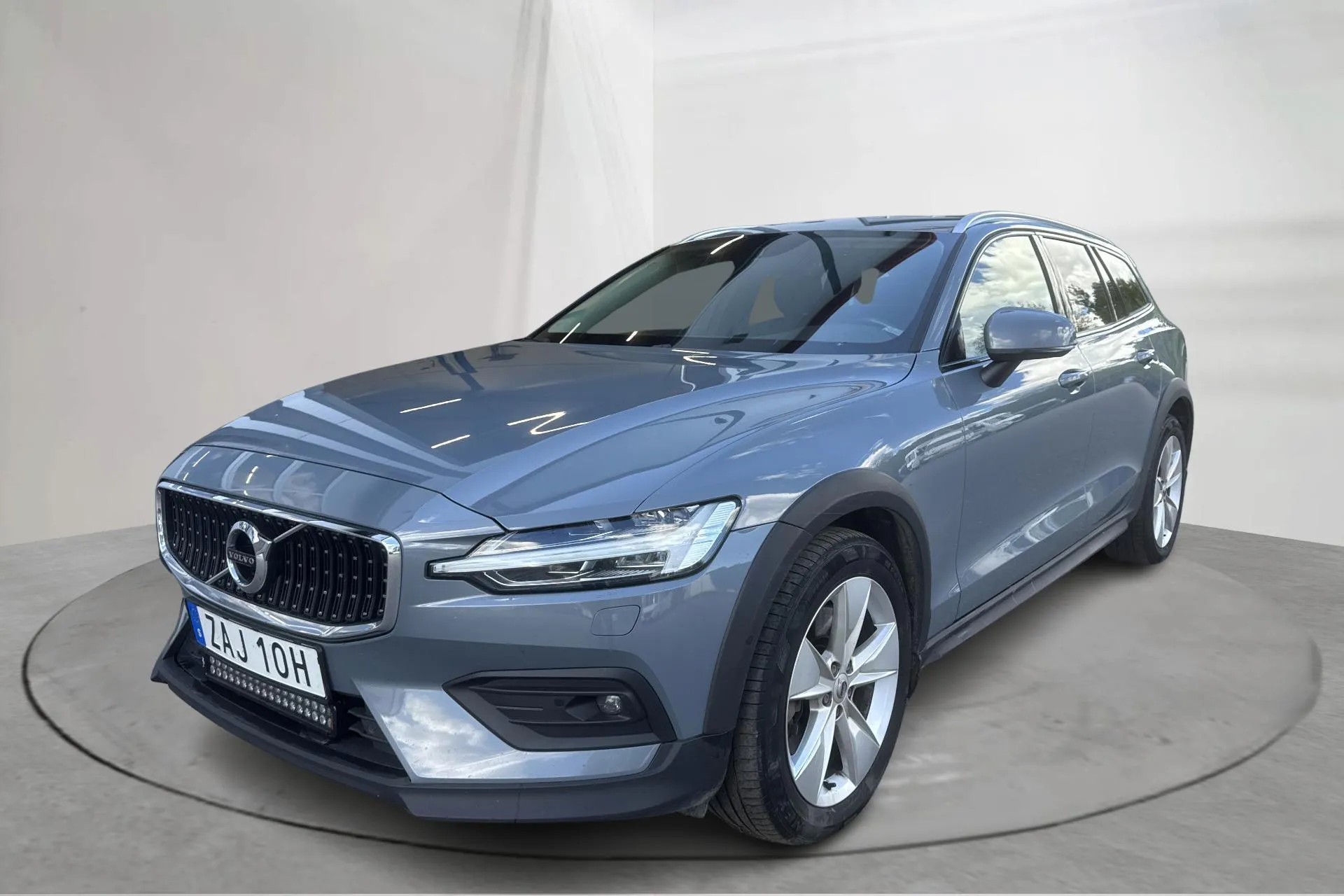 Presentation photo 1 of 18: Volvo V60 B4 Cross Country AWD Mildhybrid, Diesel (197hk) - 154 000 km - Automatic - gray - 2022