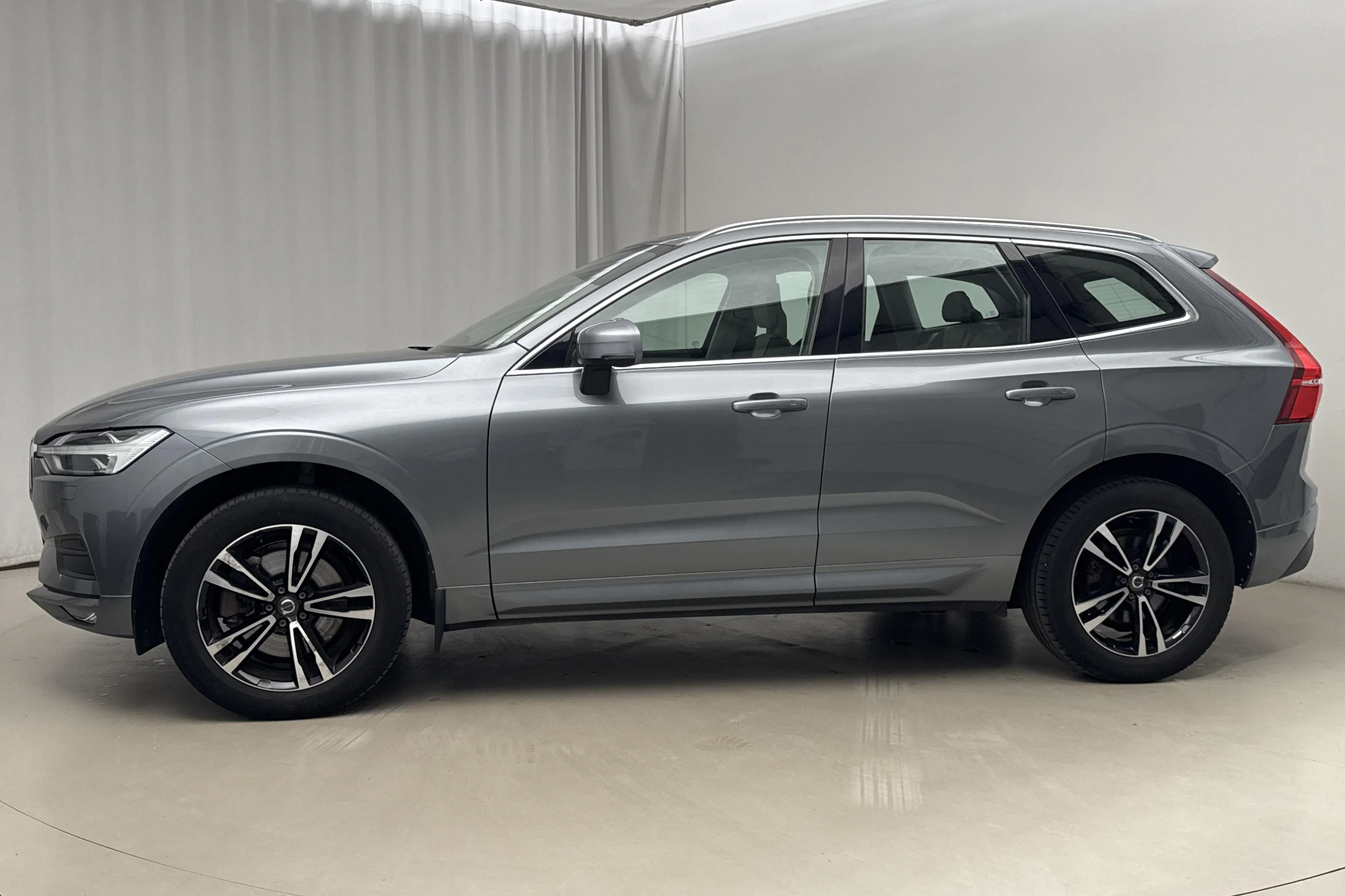 Presentationsfoto 2 av 25: Volvo XC60 D4 AWD (190hk) - 8 625 mil - Automat - grå - 2018