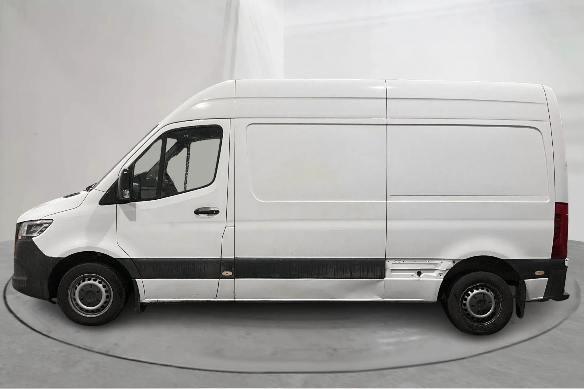 Presentation photo 2 of 14: Mercedes Sprinter 211 CDI Skåp 2WD (114hk) - 155 520 km - Automatic - white - 2020