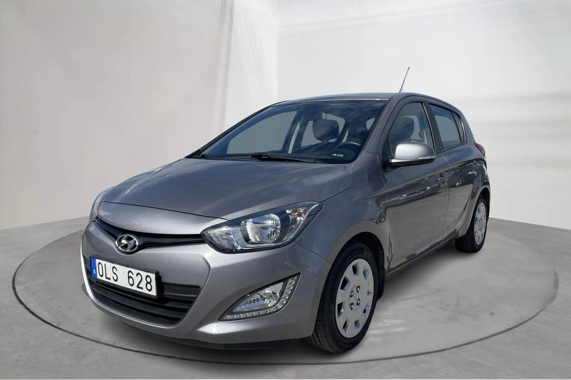 Presentation photo 1 of 14: Hyundai i20 1.2 (85hk) - 56 390 km - Manual - dark grey - 2013
