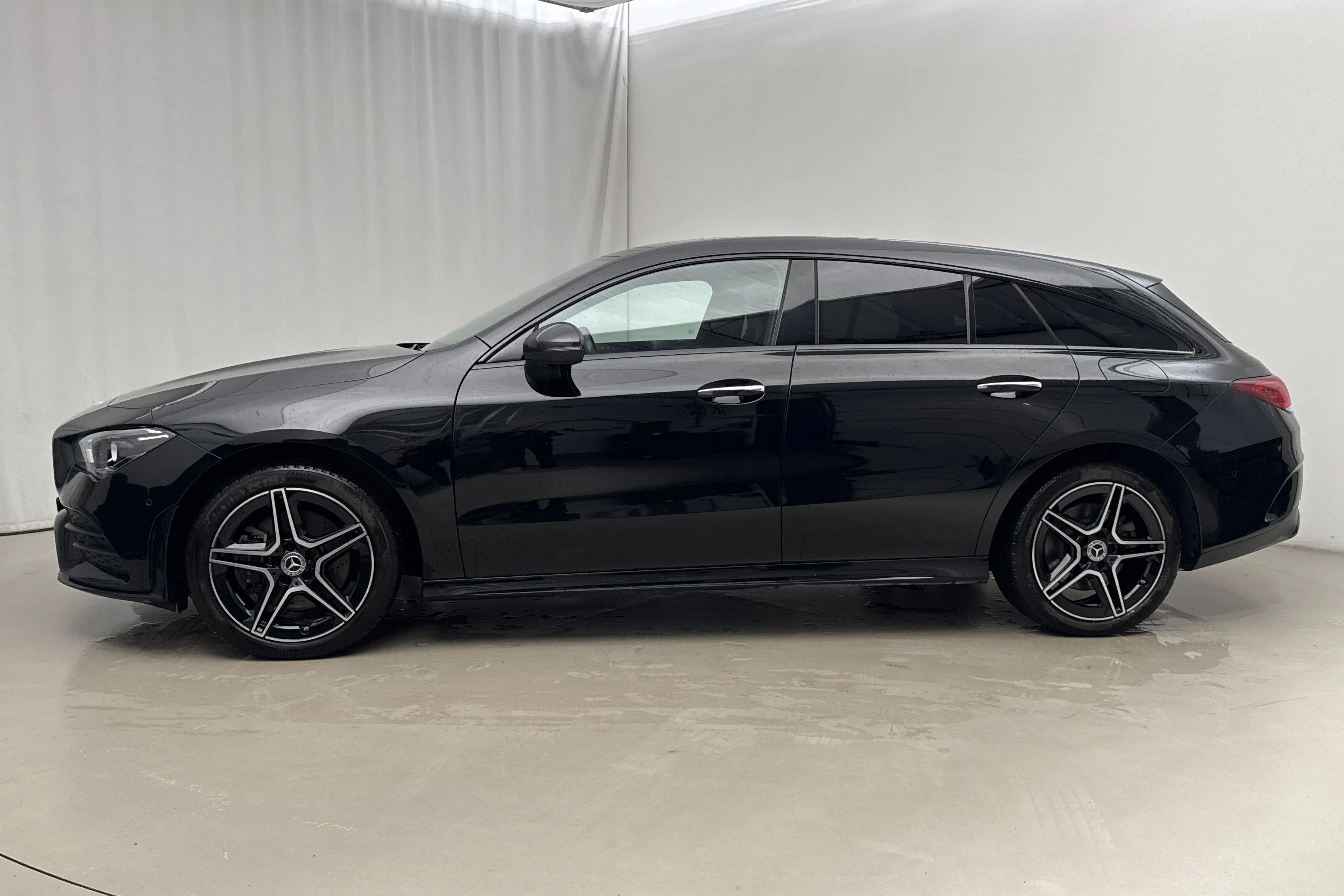 Presentation photo 2 of 22: Mercedes CLA 250 e Shooting Brake X118 (218hk) - 7 866 Scandinavian mile - Automatic - black - 2023