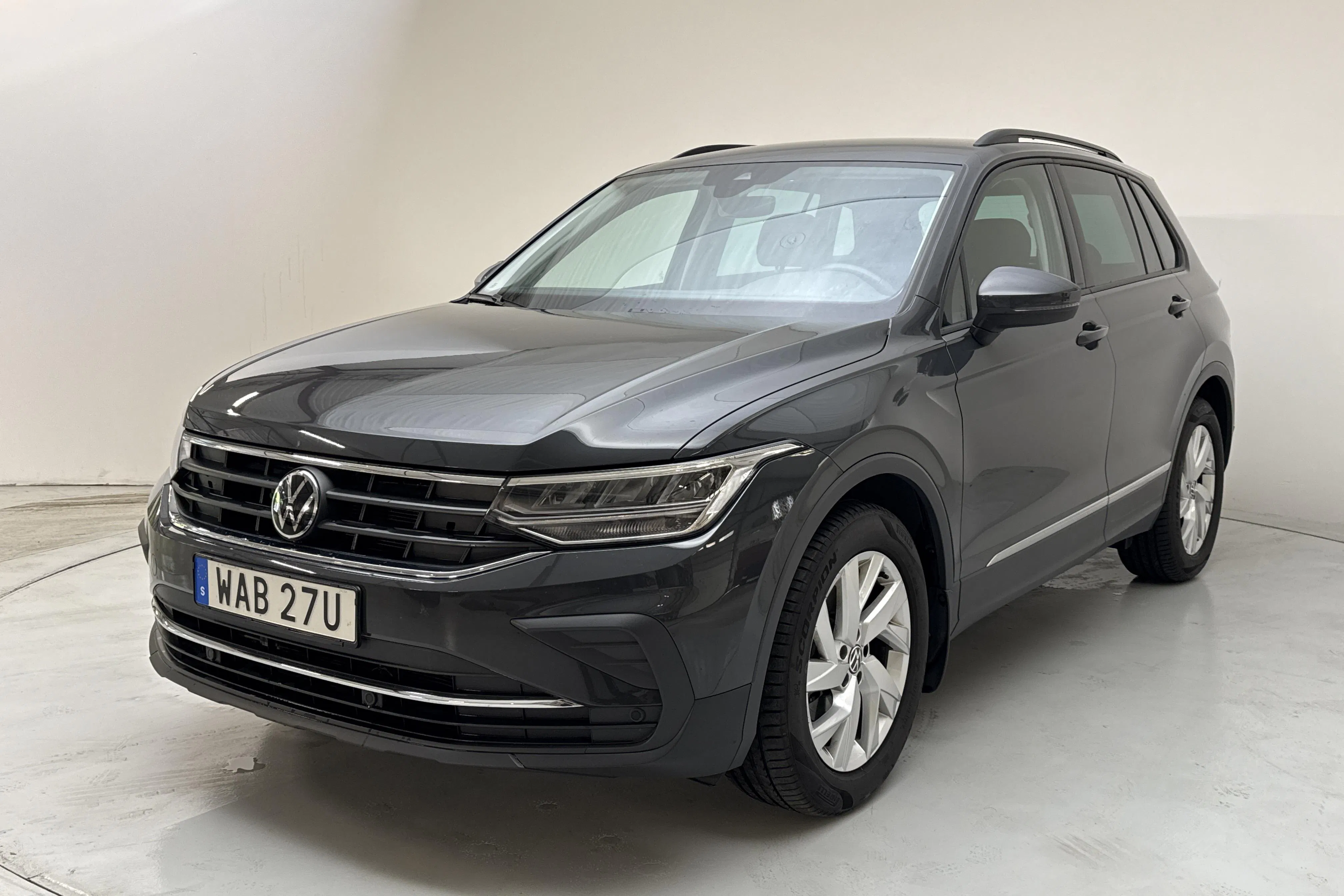 Presentation photo 1 of 13: VW Tiguan 1.5 TSI (150hk) - 6 092 Scandinavian mile - Automatic - dark grey - 2024