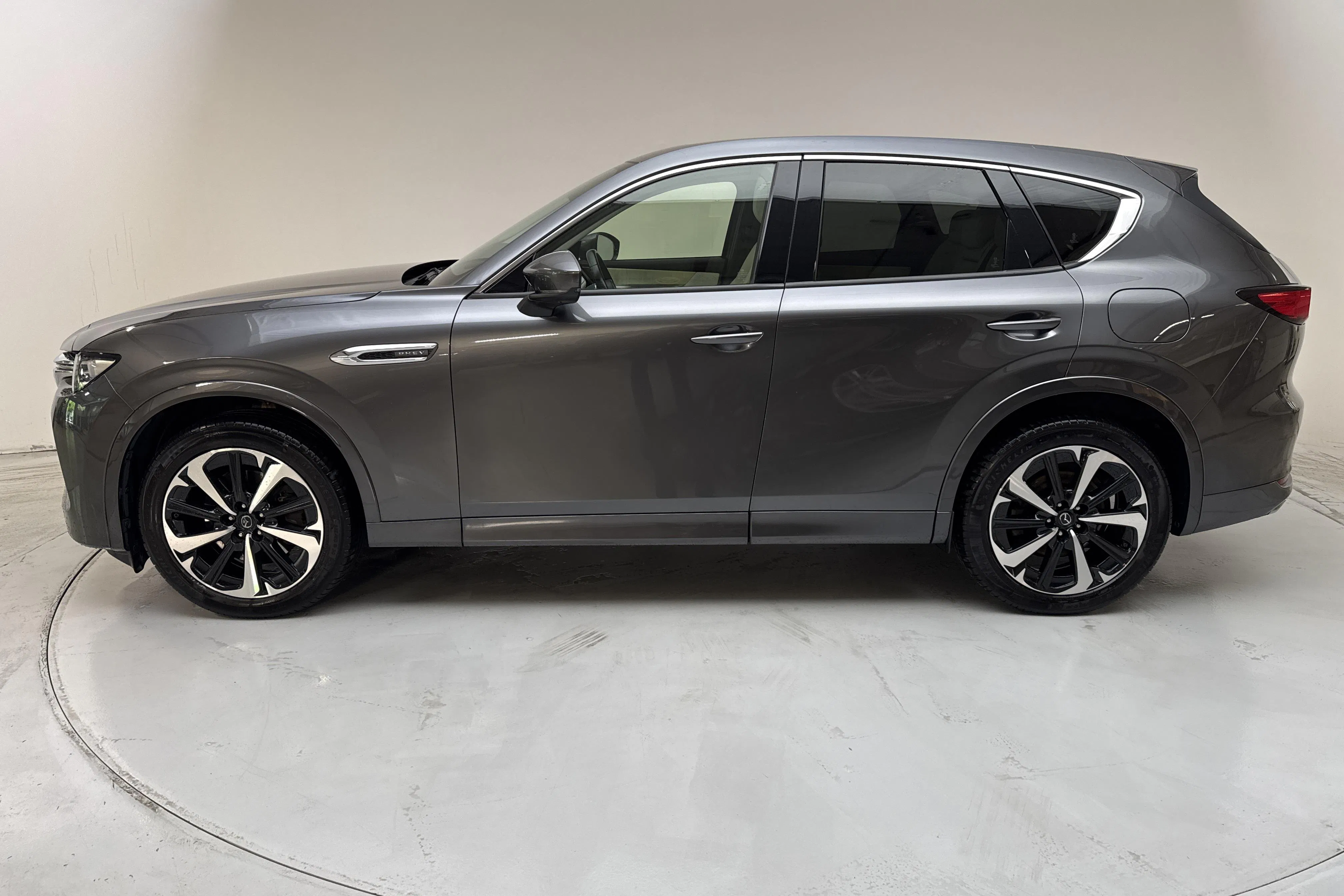 Presentation photo 2 of 15: Mazda CX-60 e-Skyactiv PHEV AWD (327hk) - 114 300 km - Automatic - gray - 2023