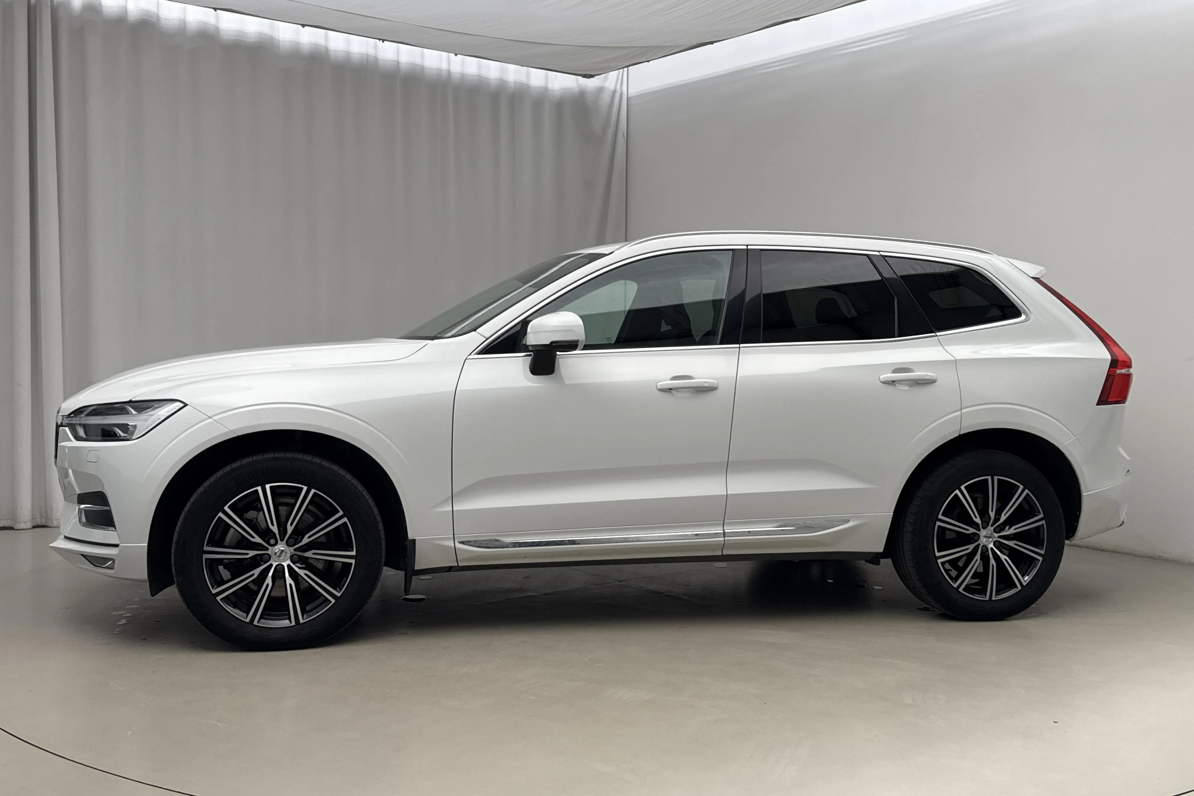 Presentation photo 2 of 21: Volvo XC60 B4 AWD Mildhybrid, Diesel (197hk) - 9 621 Scandinavian mile - Automatic - white - 2020