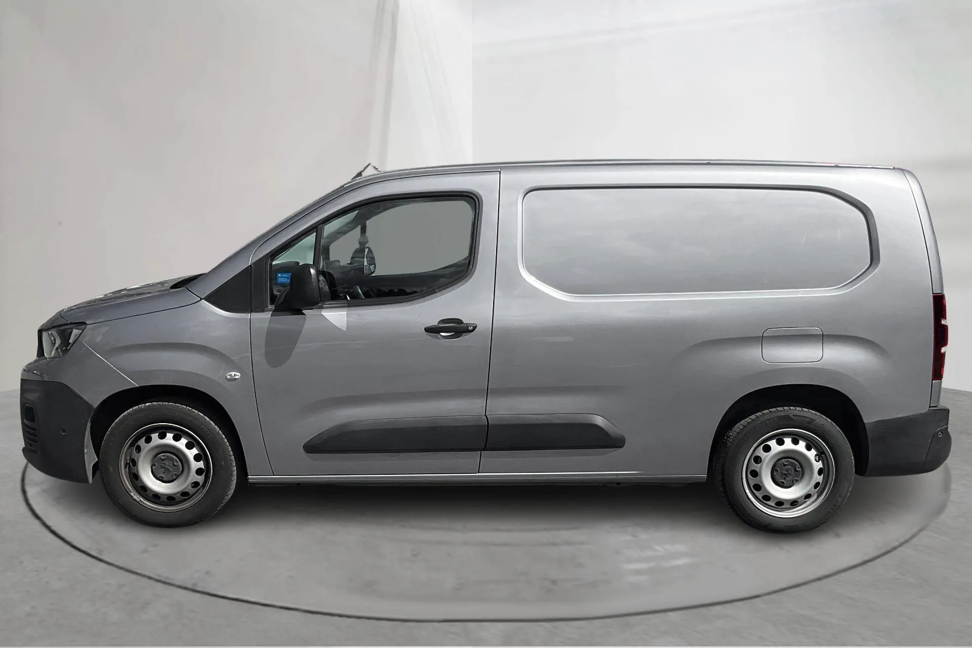 Presentationsfoto 2 av 14: Peugeot Partner 1.5 HDI Skåp (130hk) - 7 883 mil - Automat - grå - 2020