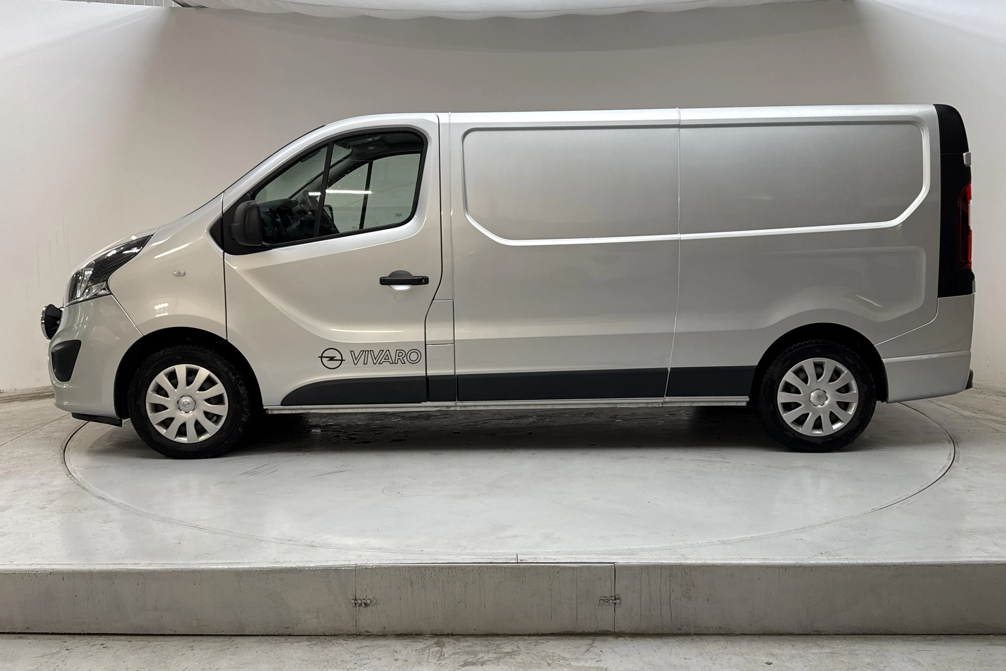 Presentationsfoto 2 av 14: Opel Vivaro 1.6 BITURBO (125hk) - 15 104 mil - Manuell - grå - 2018