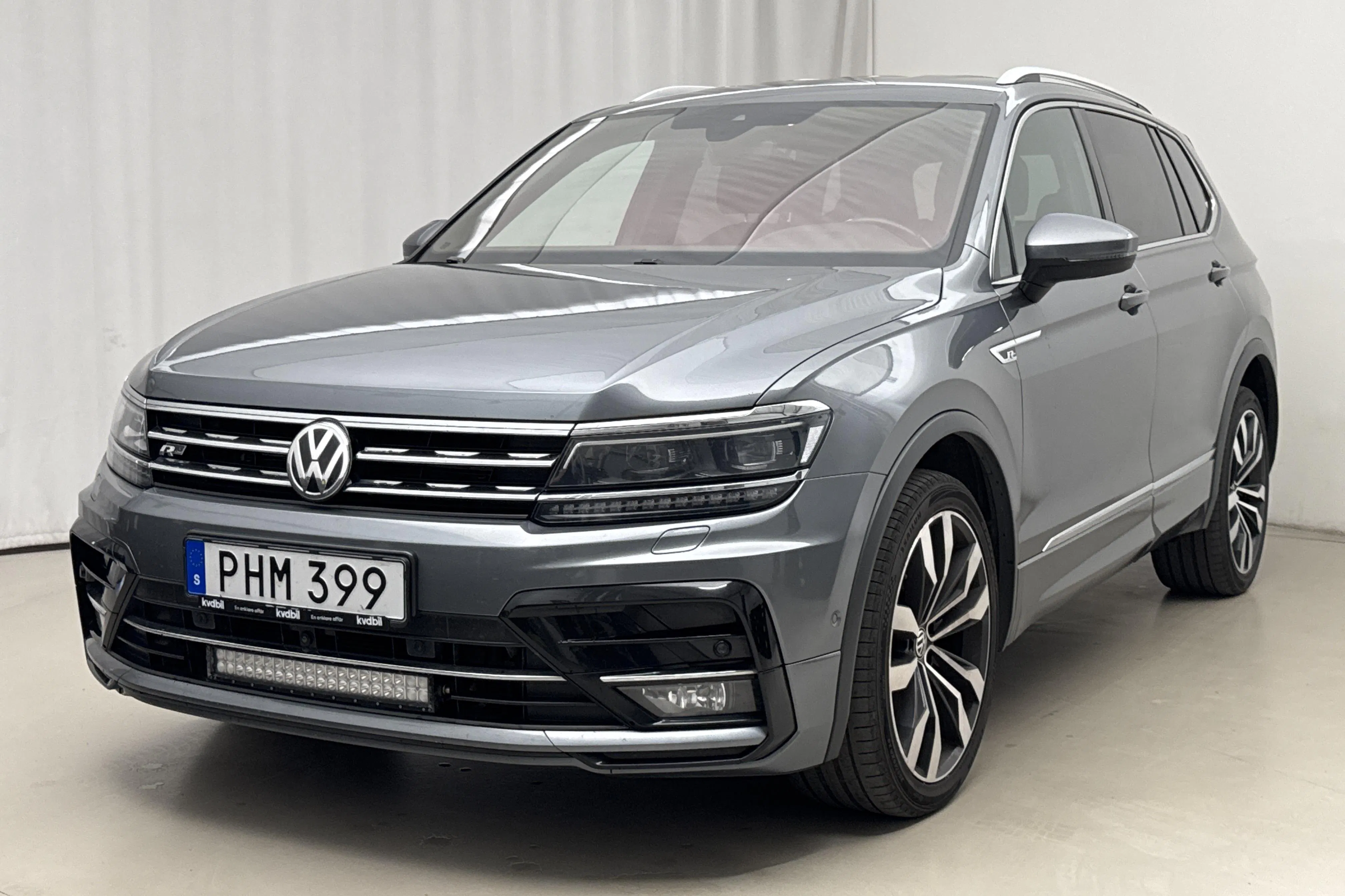 Presentationsfoto 1 av 23: VW Tiguan Allspace 2.0 TDI 4MOTION (240hk) - 21 938 mil - Automat - Mörkgrå - 2018
