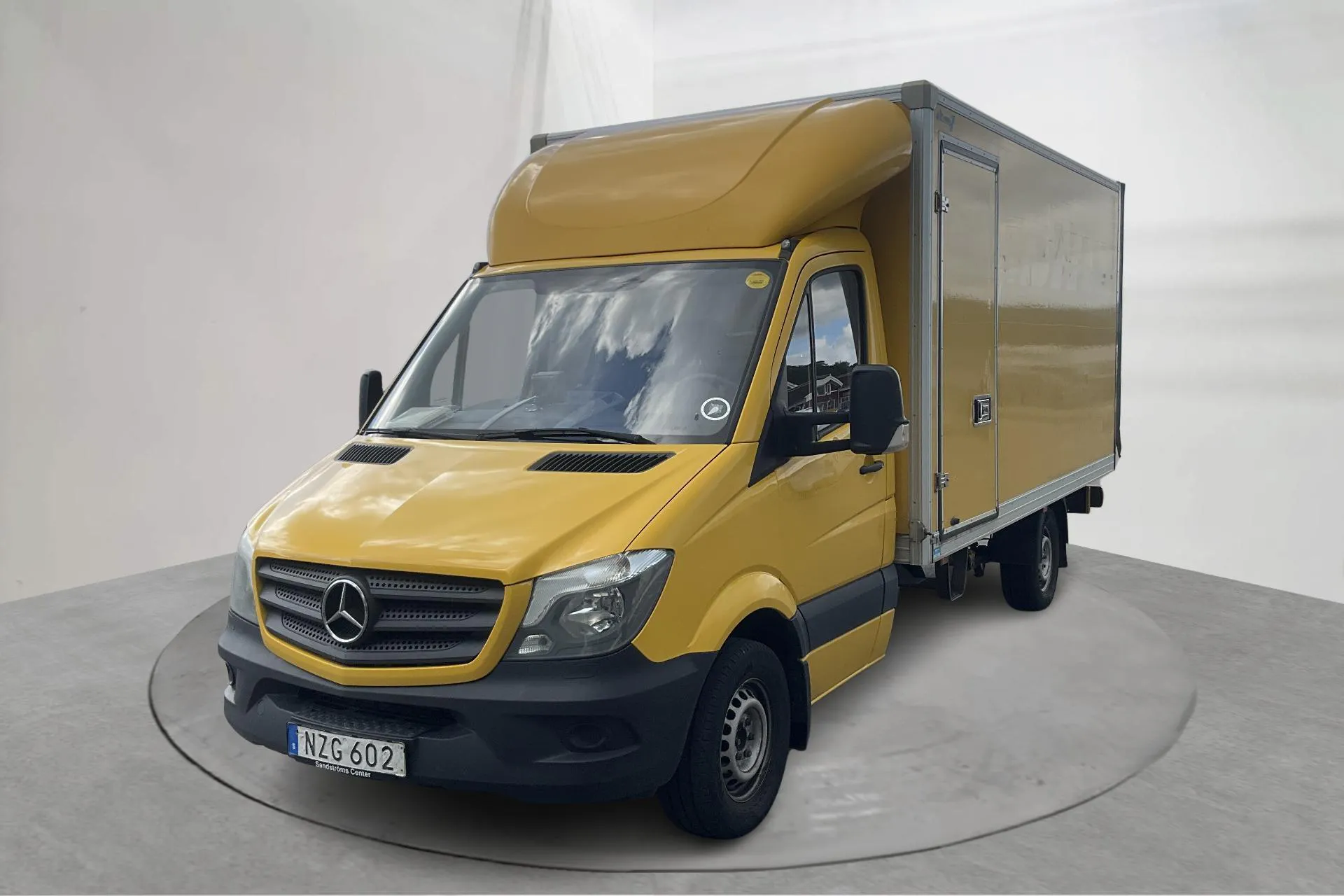 Presentation photo 1 of 9: Mercedes Sprinter 316 CDI Volymskåp (163hk) - 47 702 Scandinavian mile - Manual - yellow - 2018