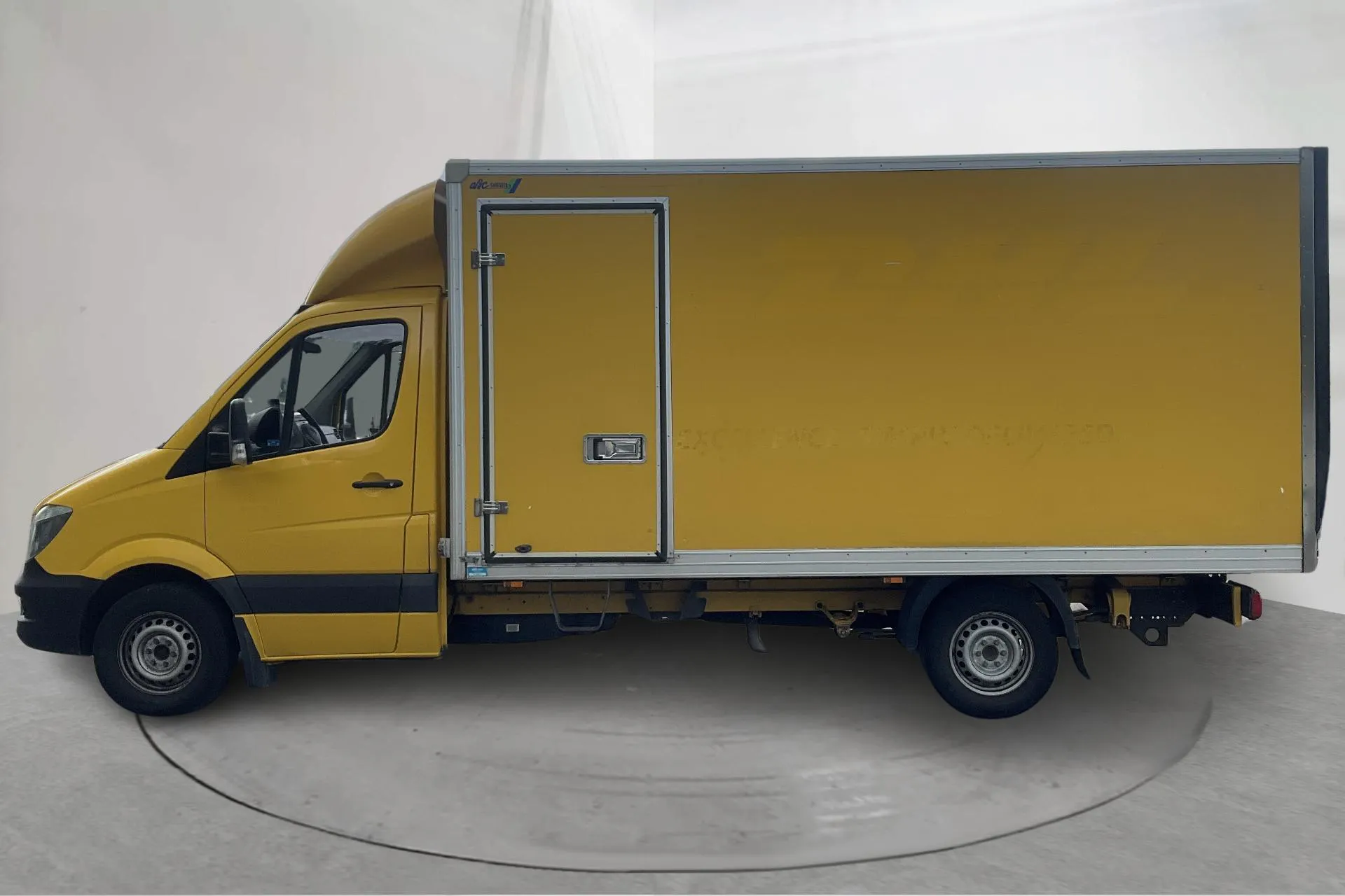 Presentation photo 2 of 9: Mercedes Sprinter 316 CDI Volymskåp (163hk) - 47 702 Scandinavian mile - Manual - yellow - 2018