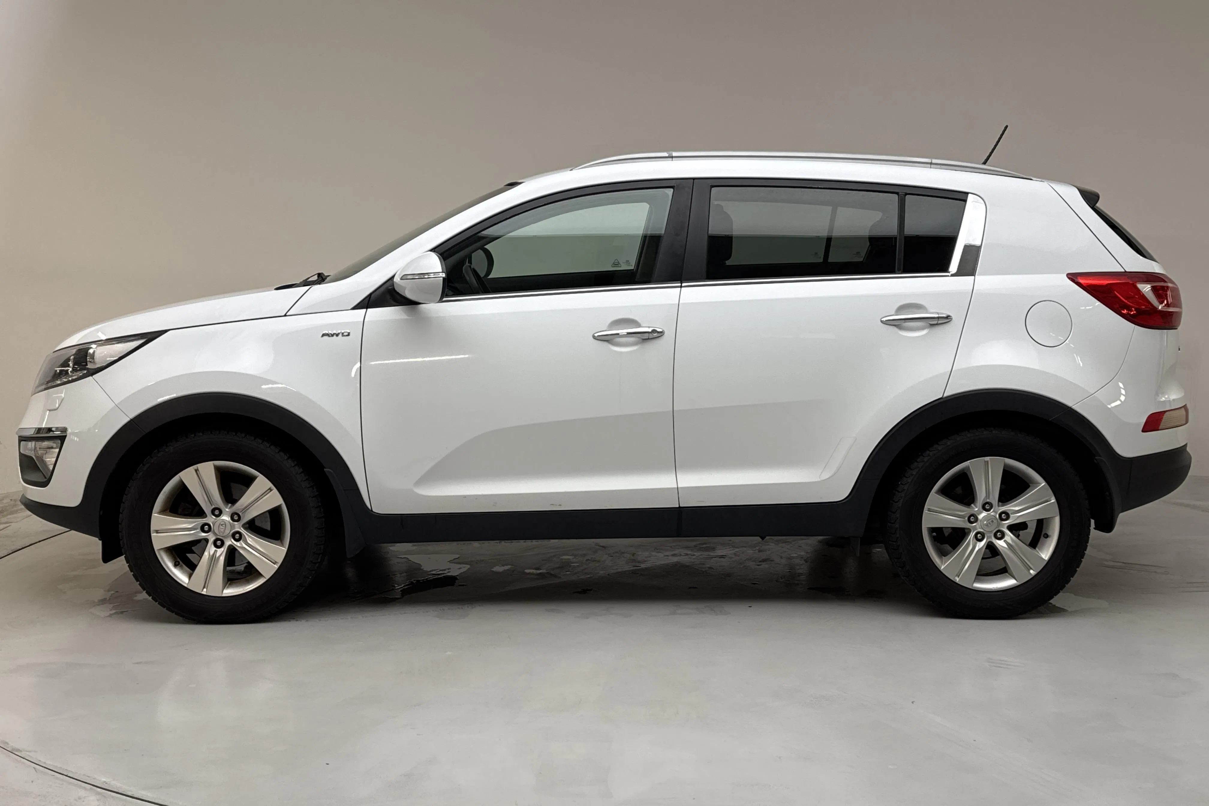Presentation photo 2 of 12: KIA Sportage 2.0 AWD (163hk) - 194 490 km - Manual - white - 2012