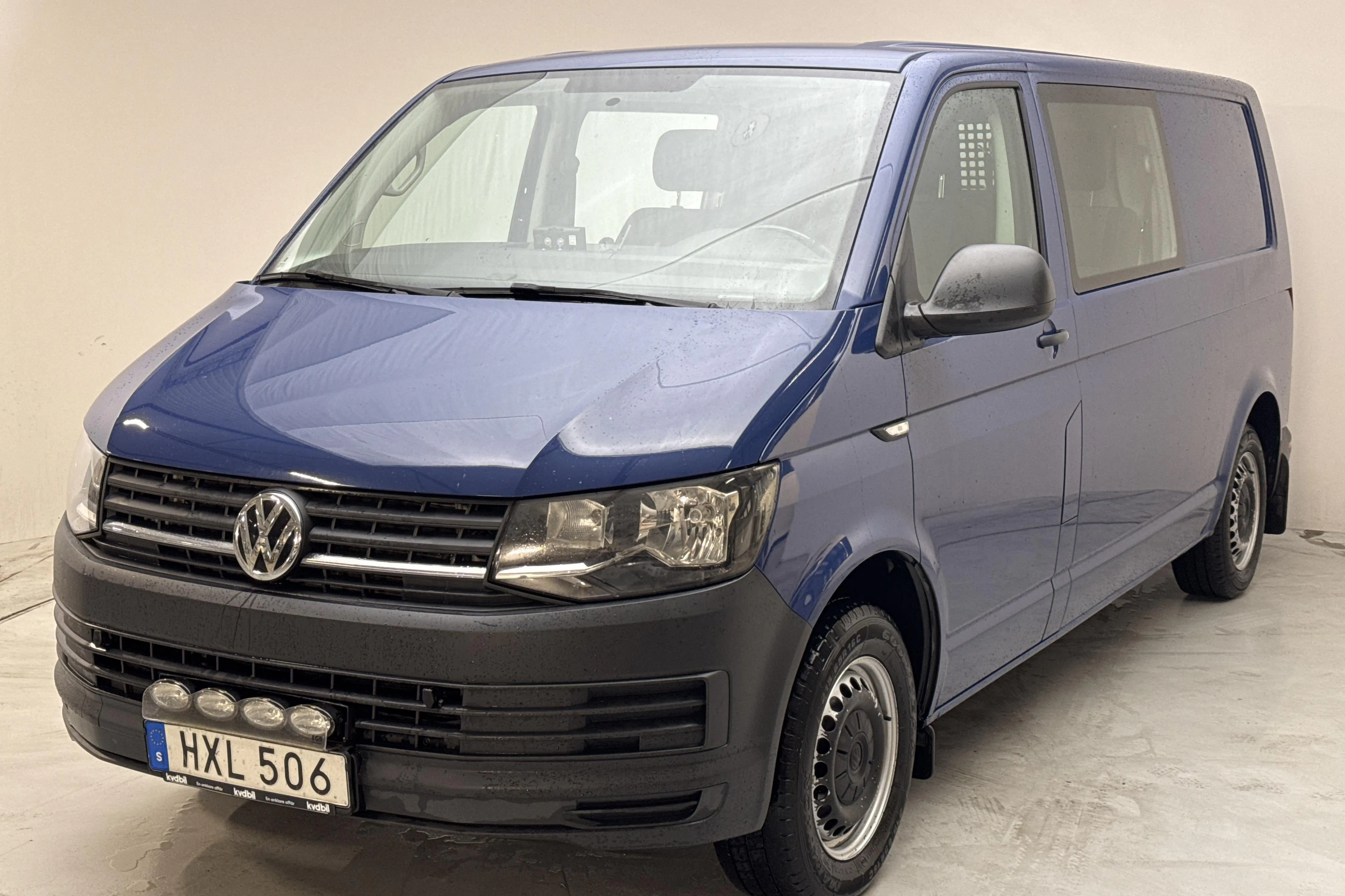 Presentation photo 1 of 14: VW Transporter T6 2.0 TDI BMT Skåp (140hk) - 140 880 km - Automatic - dark blue - 2016