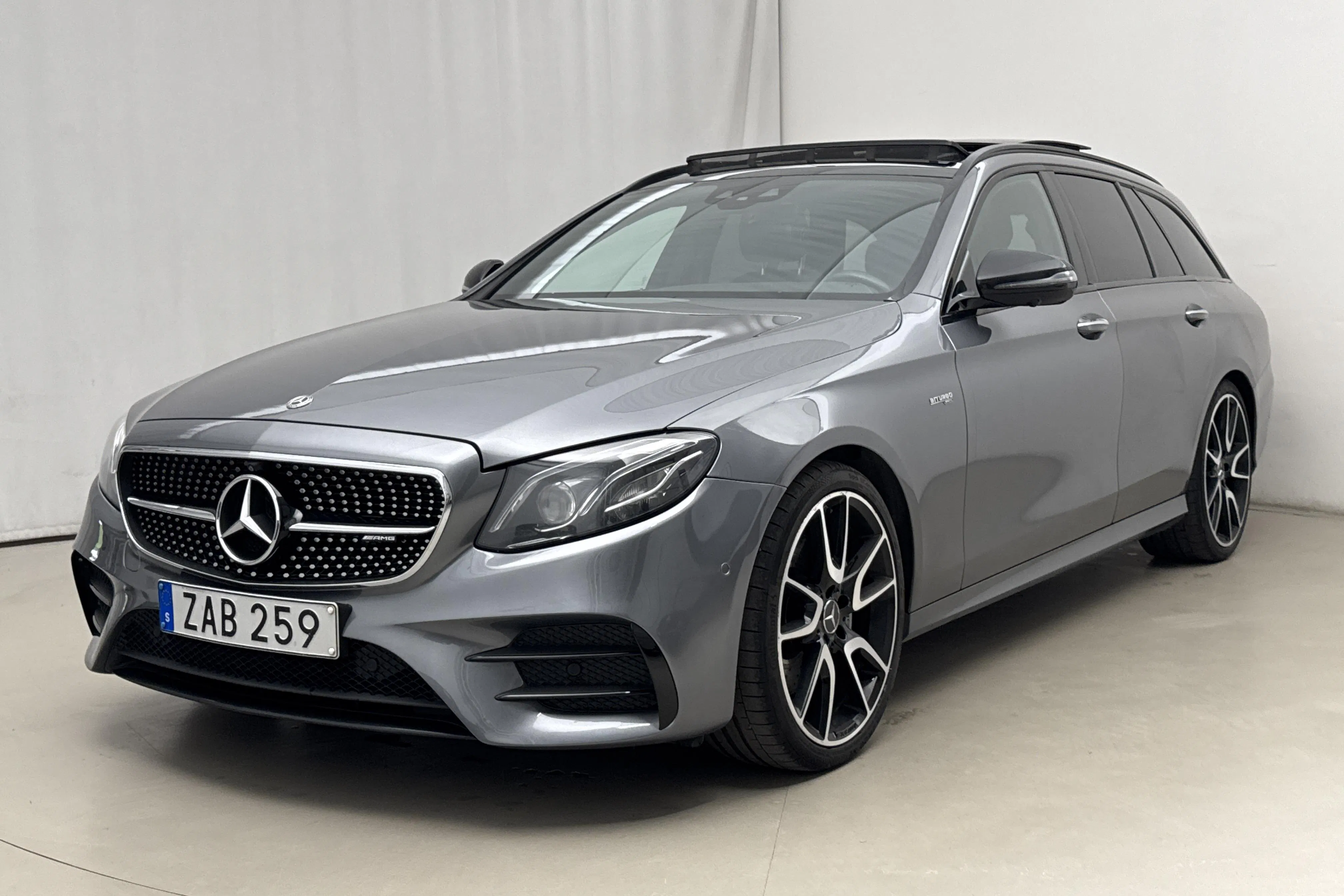 Presentation photo 1 of 23: Mercedes E 43 AMG 4MATIC Kombi S213 (401hk) - 16 916 Scandinavian mile - Automatic - gray - 2018
