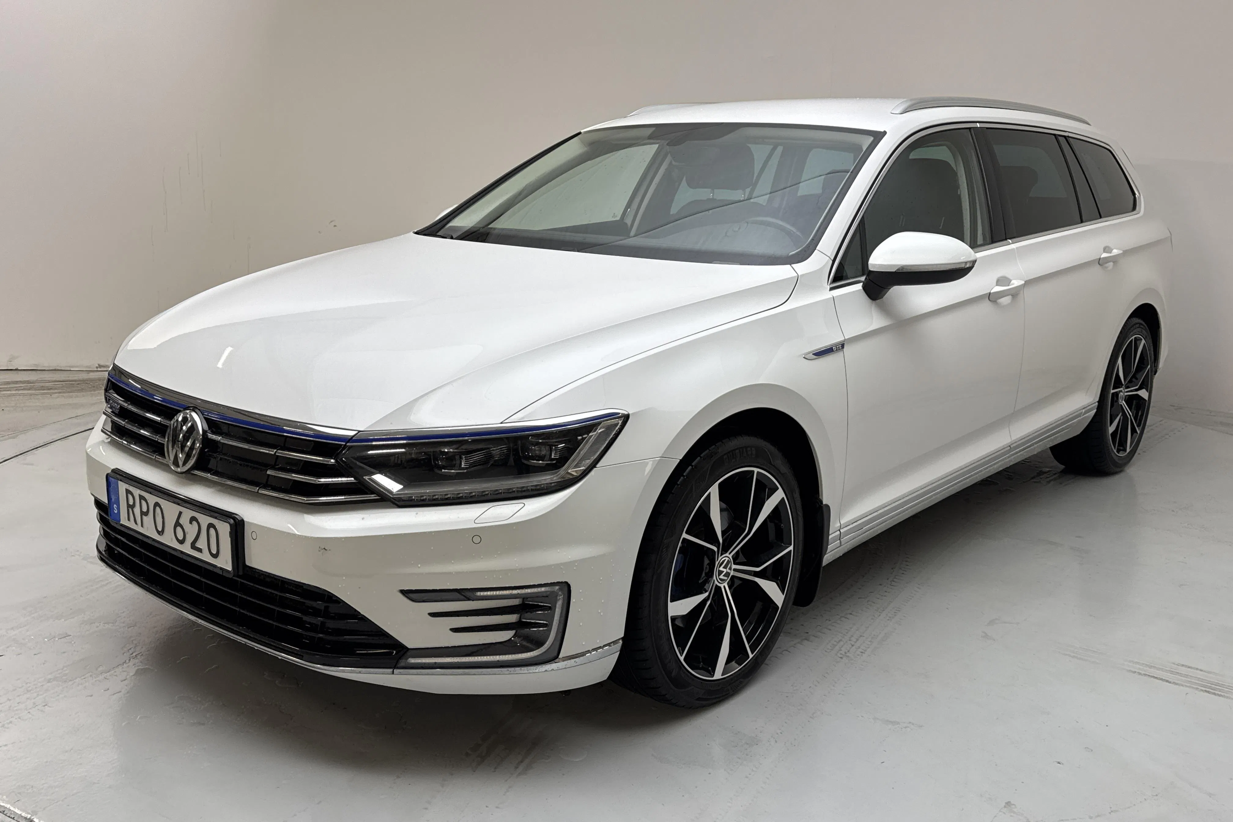 Presentation photo 1 of 15: VW Passat 1.4 Plug-in-Hybrid Sportscombi (218hk) - 155 260 km - Automatic - white - 2017