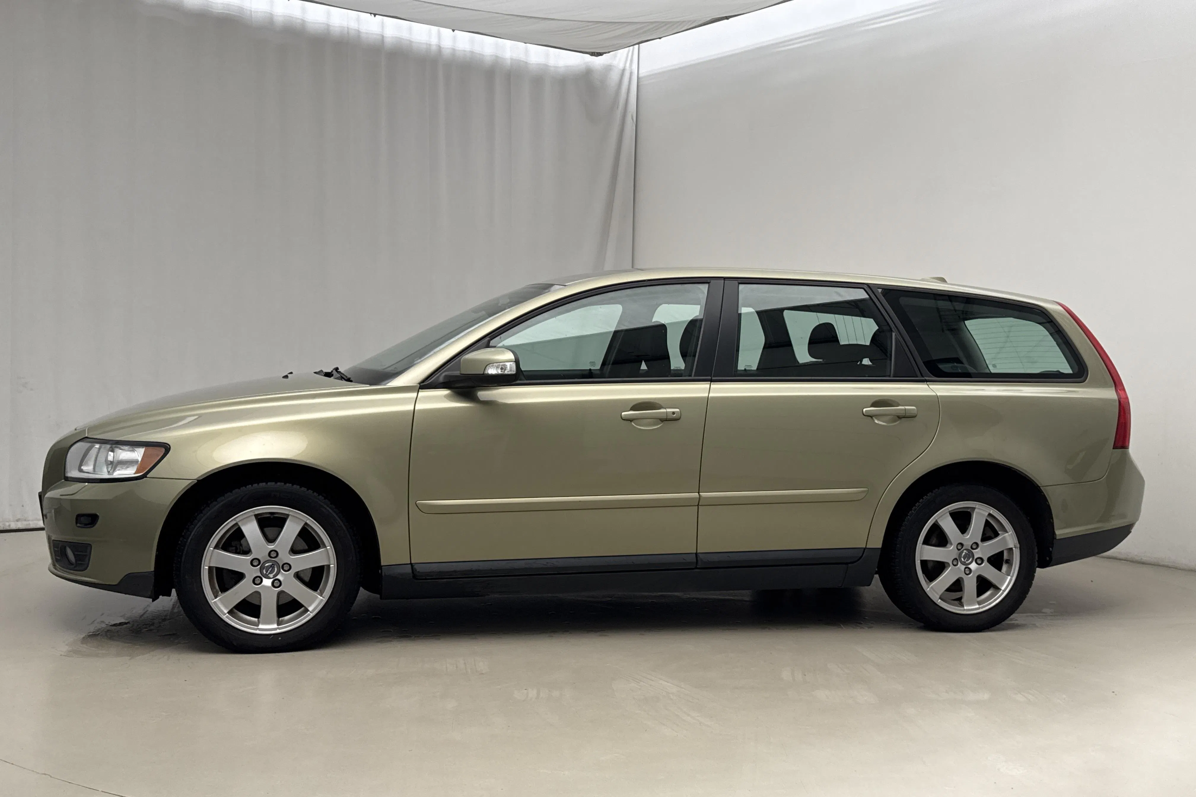 Presentation photo 2 of 15: Volvo V50 1.8F (125hk) - 134 790 km - Manual - green - 2008