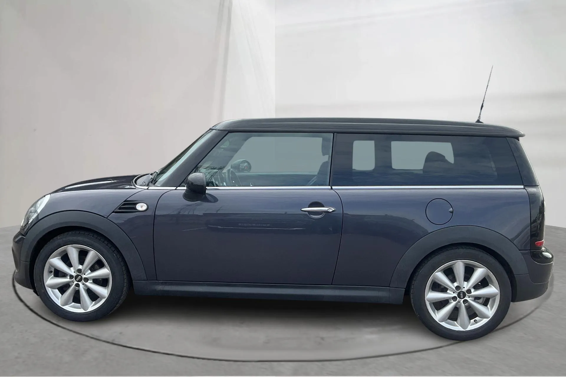 Presentation photo 2 of 14: MINI Cooper Clubman (122hk) - 150 180 km - Manual - gray - 2012