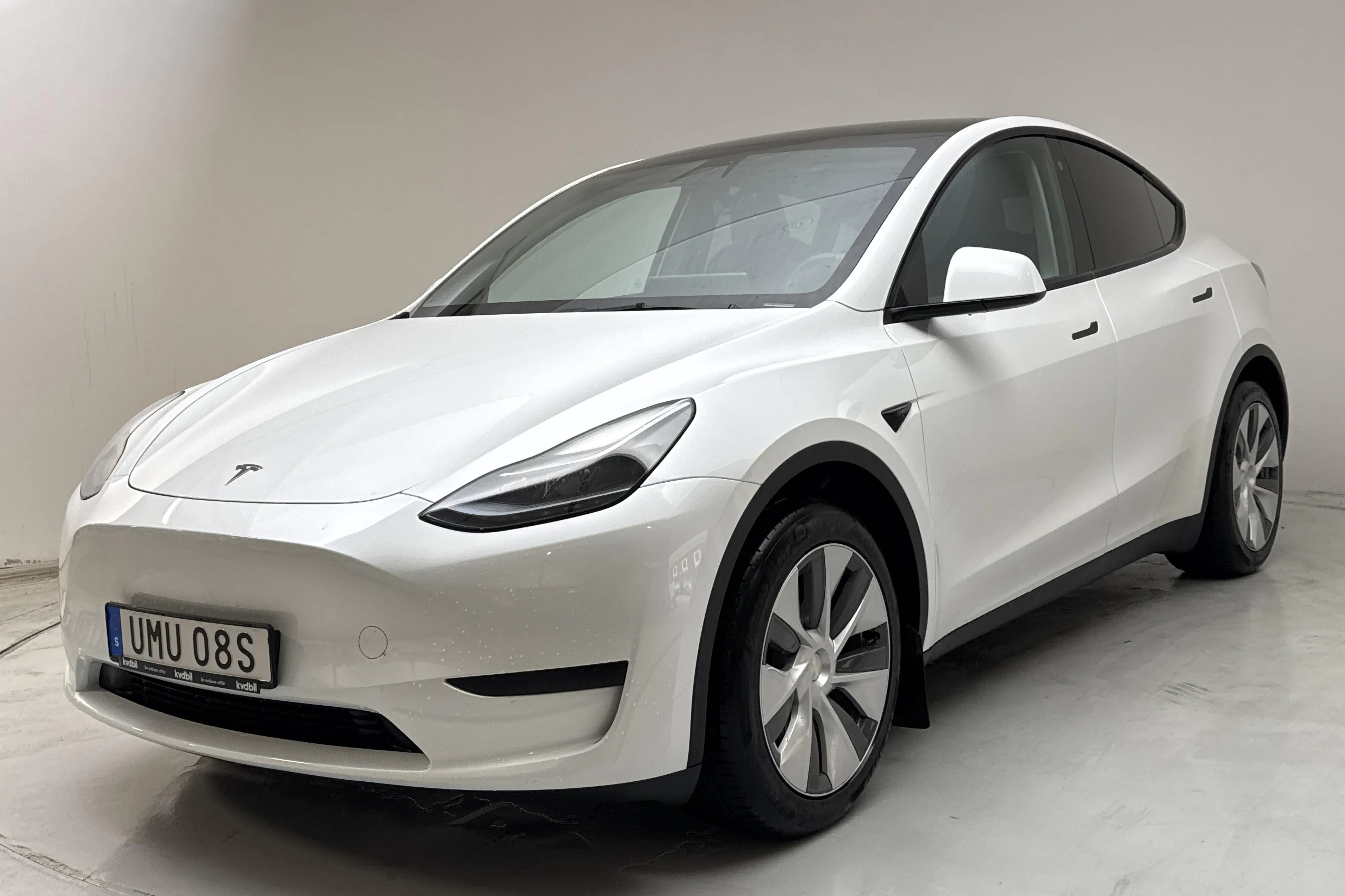 Presentationsfoto 1 av 20: Tesla Model Y RWD - 3 987 mil - Automat - vit - 2023
