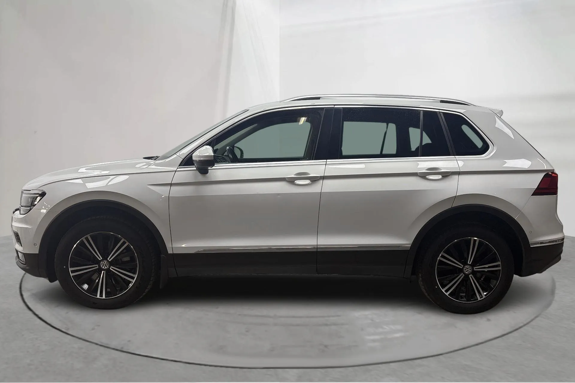 Presentation photo 2 of 16: VW Tiguan 2.0 TDI 4MOTION (190hk) - 240 240 km - Automatic - white - 2020