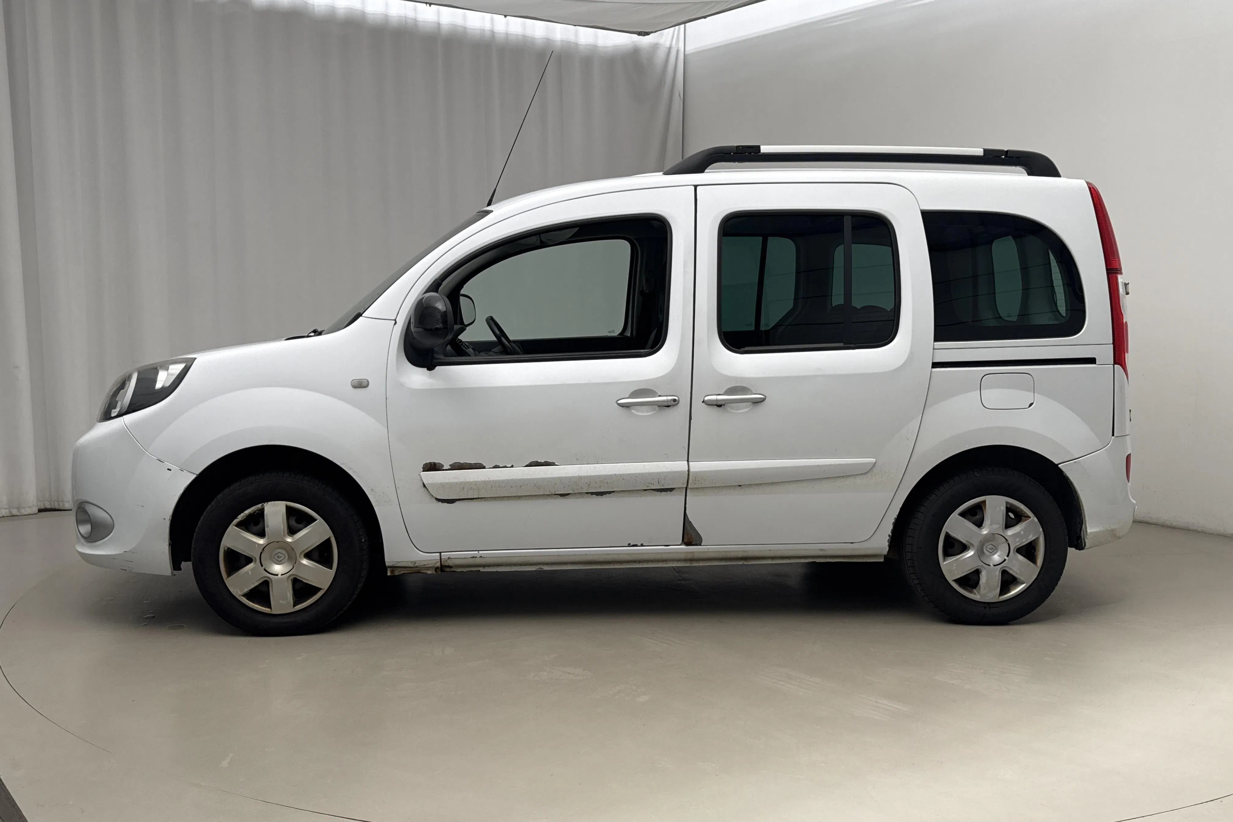 Presentationsfoto 2 av 16: Renault Kangoo II 1.5 dCi (90hk) - 19 634 mil - Manuell - vit - 2015