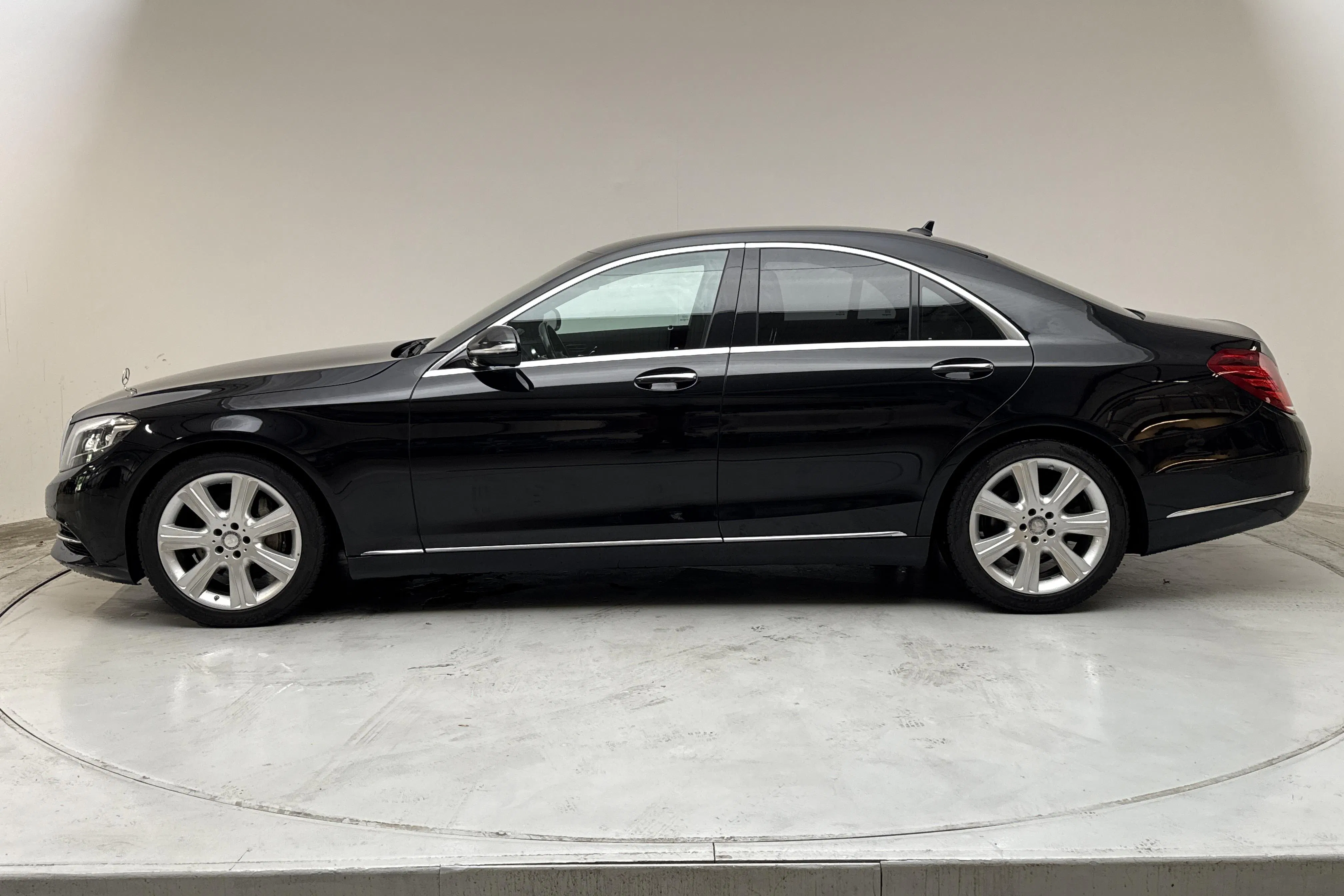 Presentation photo 2 of 13: Mercedes S 350 BlueTEC 4MATIC W222 (252hk) - 227 540 km - Automatic - black - 2014