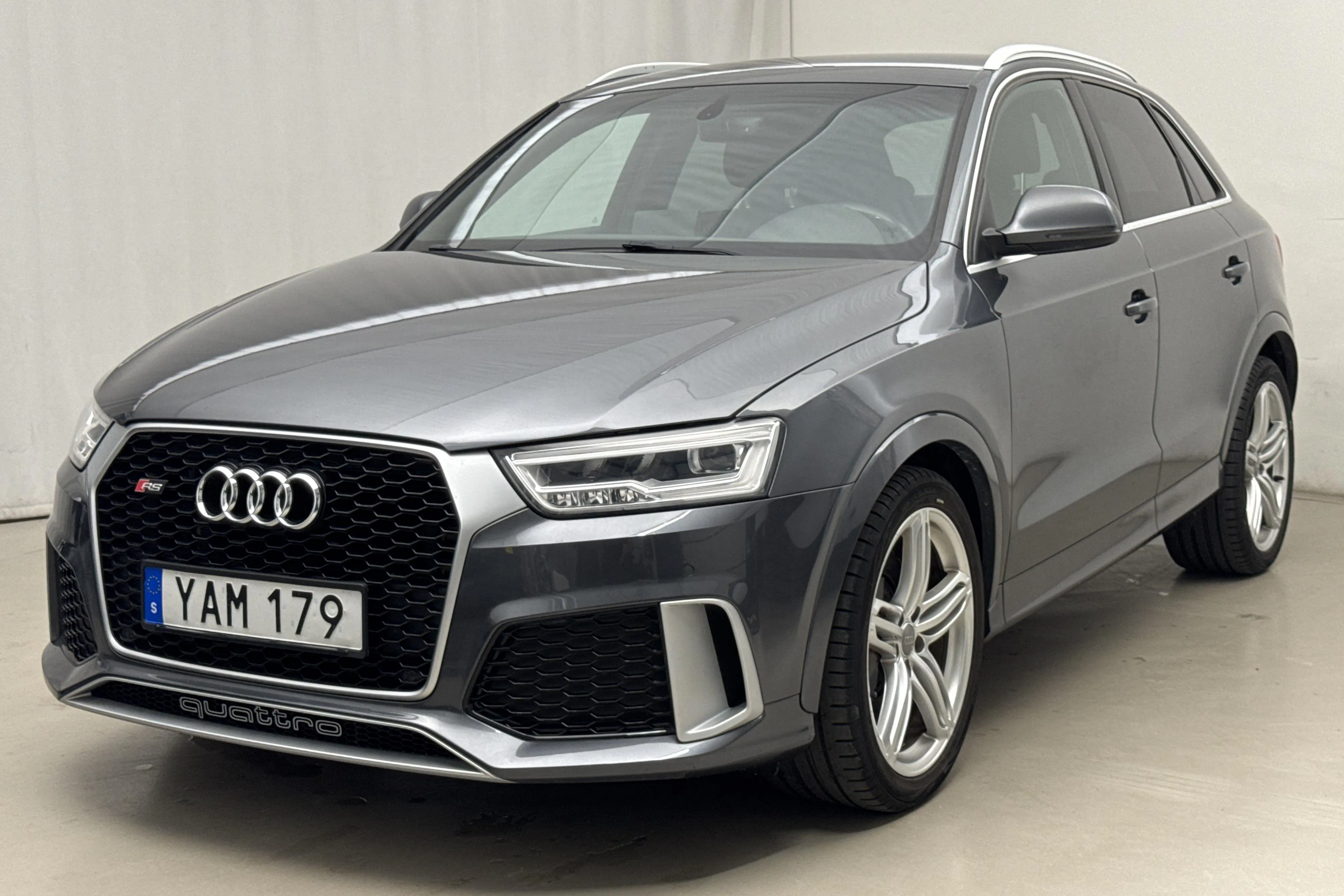 Presentationsfoto 1 av 22: Audi RSQ3 2.5 TFSI (340hk) - 15 973 mil - Automat - grå - 2016