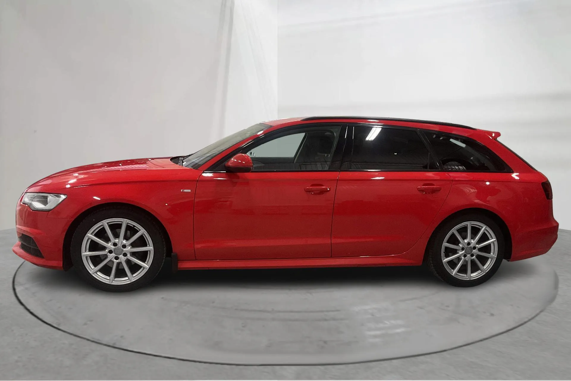 Presentationsfoto 2 av 16: Audi A6 2.0 TDI Avant (190hk) - 22 641 mil - Manuell - röd - 2017
