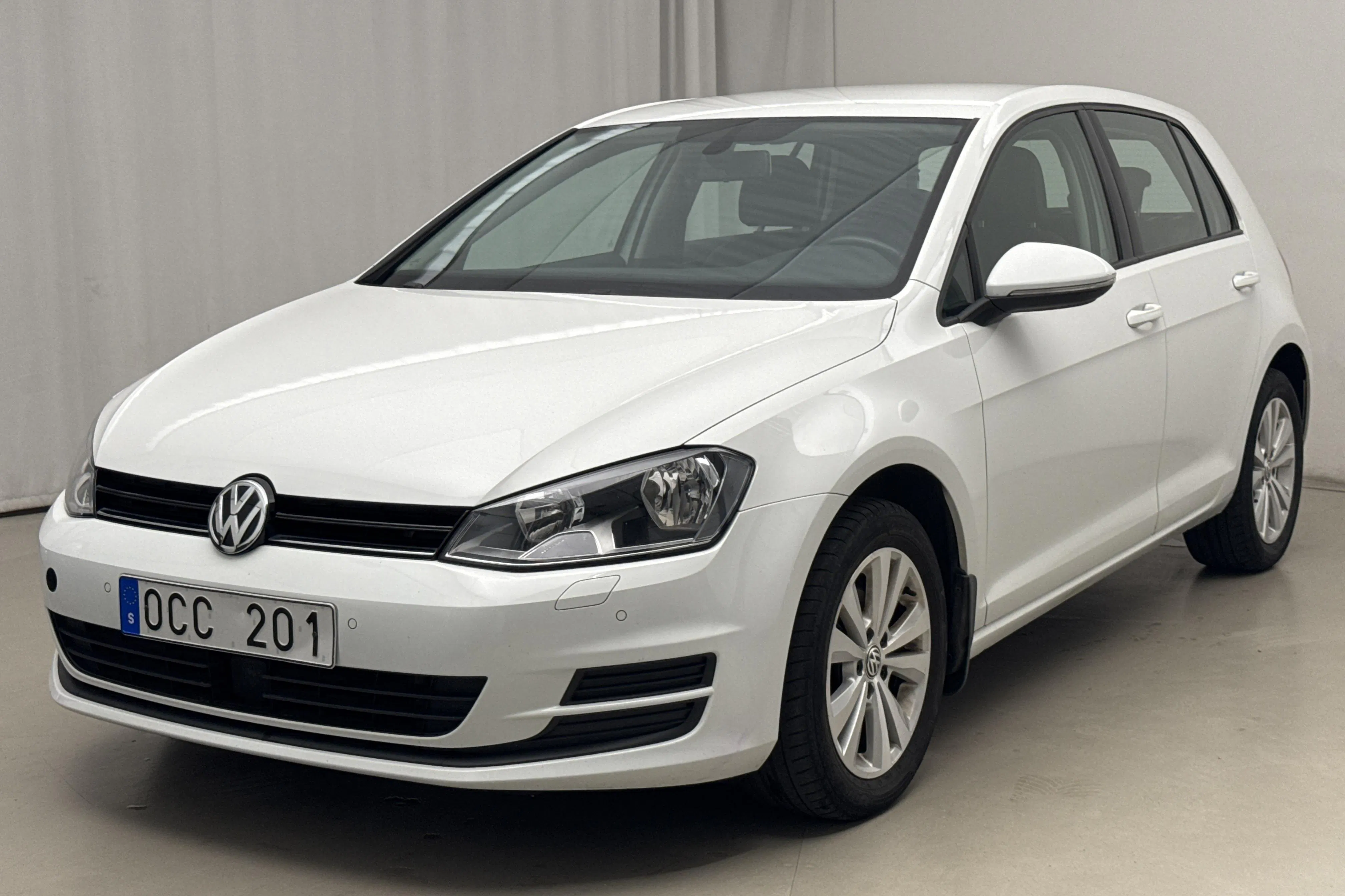 Presentation photo 1 of 17: VW Golf VII 1.6 TDI BlueMotion Technology 5dr (105hk) - 8 503 Scandinavian mile - Automatic - white - 2014