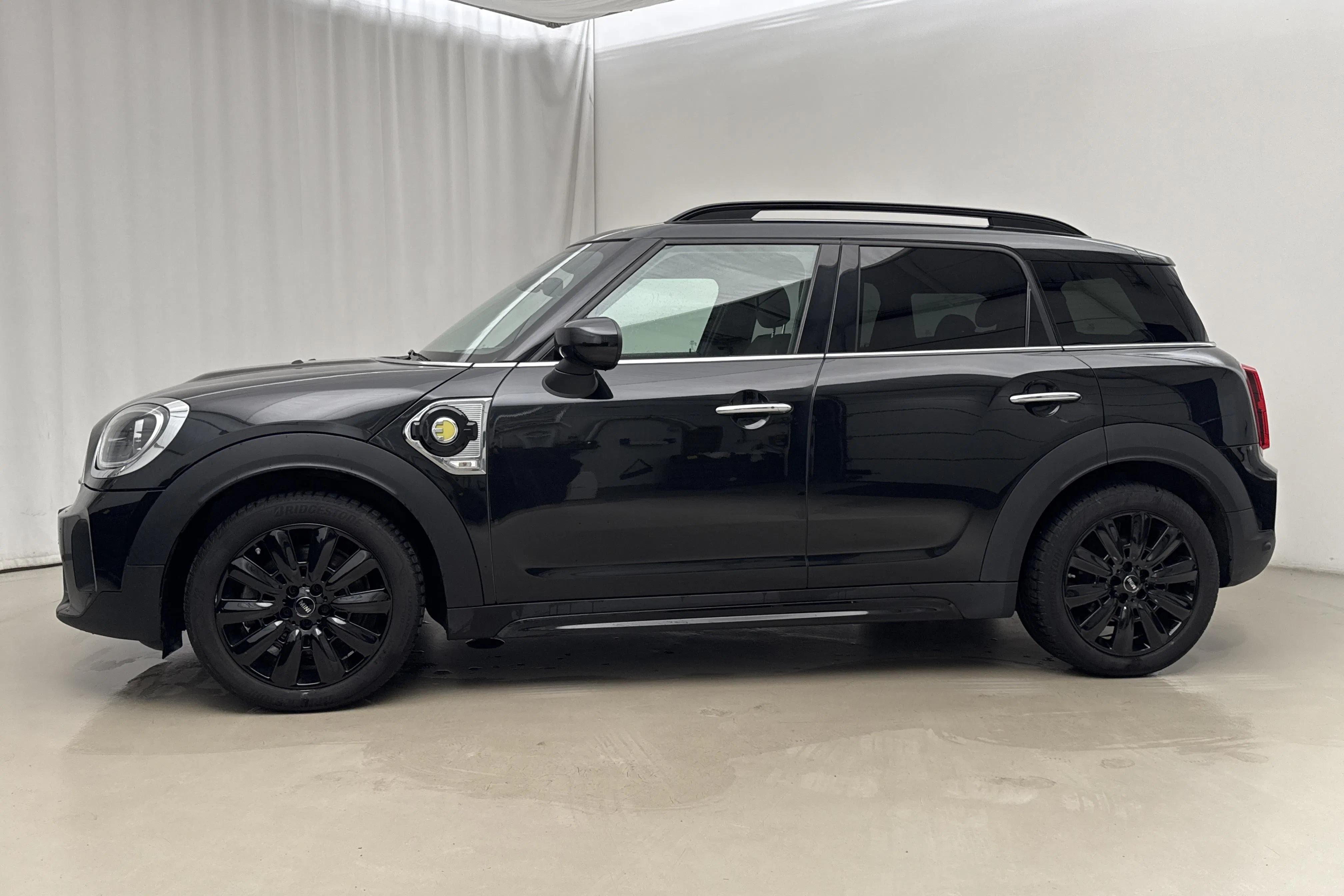 Presentationsfoto 2 av 20: MINI Cooper S E ALL4 Countryman 10,0kWh, F60 LCI (224hk) - 9 764 mil - Automat - svart - 2023