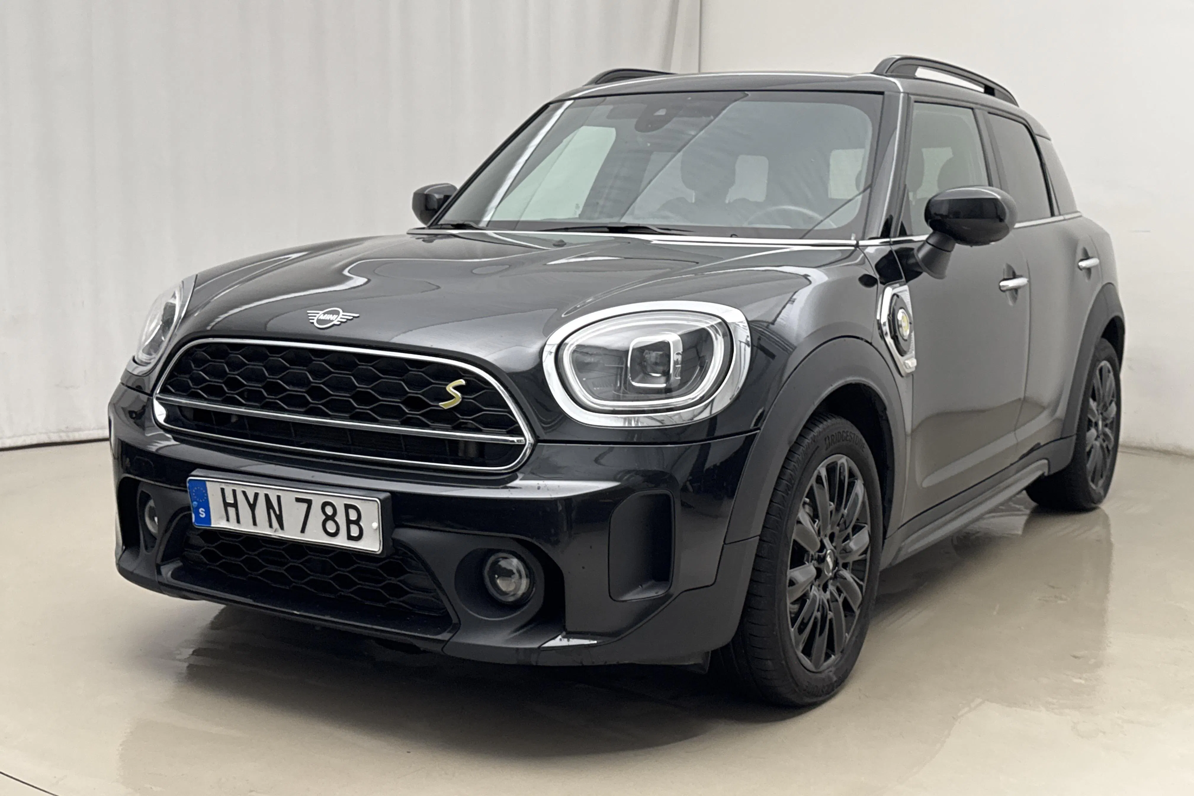 Presentationsfoto 1 av 20: MINI Cooper S E ALL4 Countryman 10,0kWh, F60 LCI (224hk) - 9 764 mil - Automat - svart - 2023