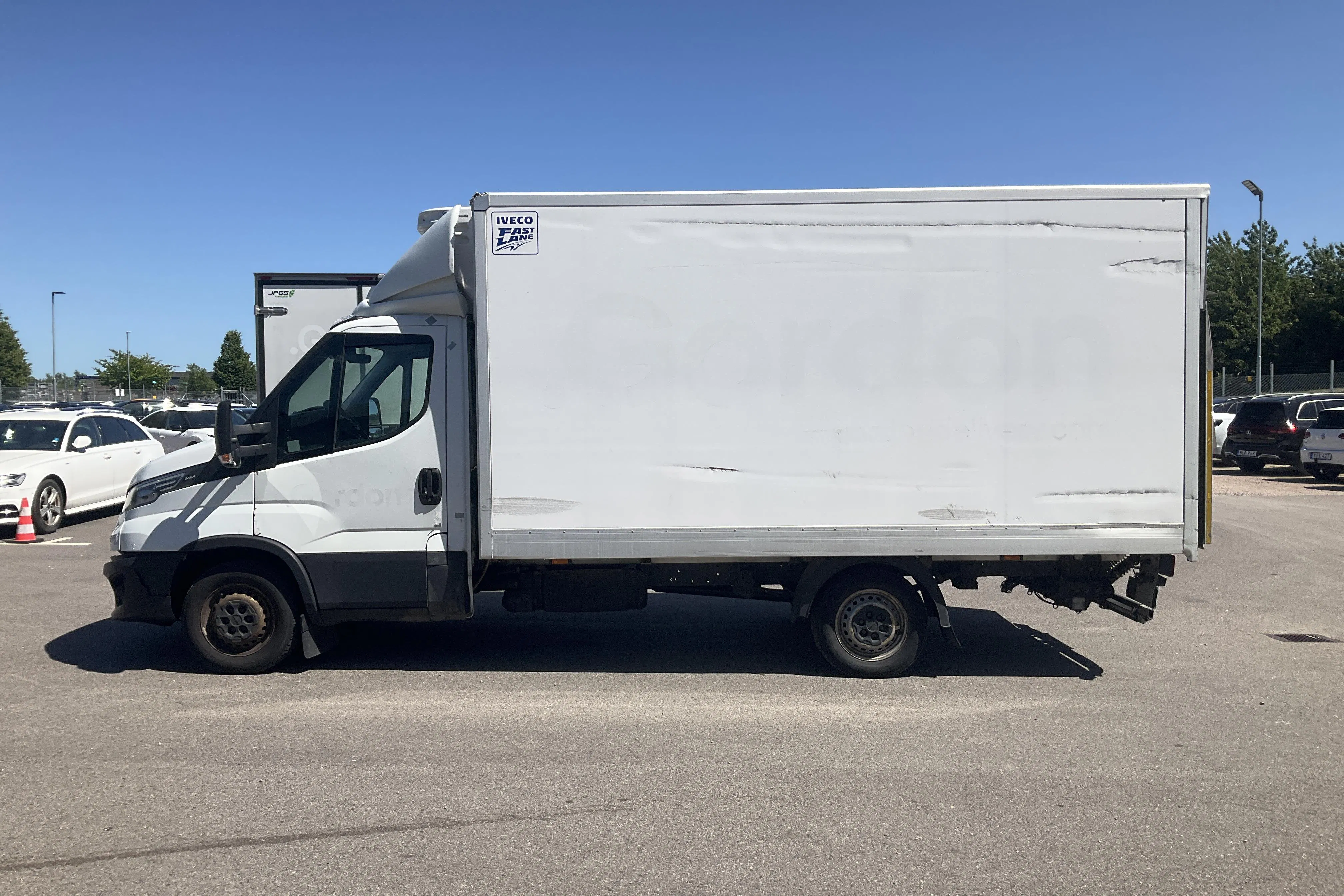 Presentationsfoto 2 av 17: Iveco Daily 35 2.3 Volymskåp (156hk) - 35 366 mil - Automat - vit - 2021