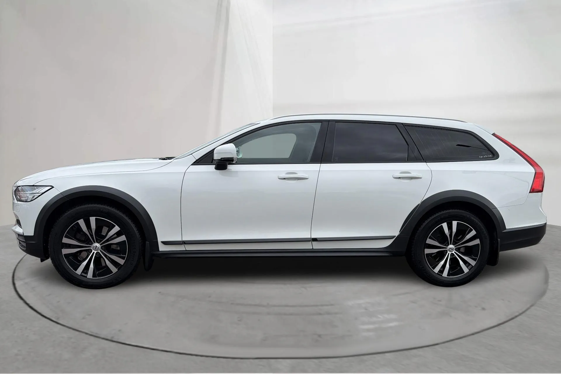 Presentation photo 2 of 16: Volvo V90 D4 Cross Country AWD (190hk) - 262 160 km - Automatic - white - 2020