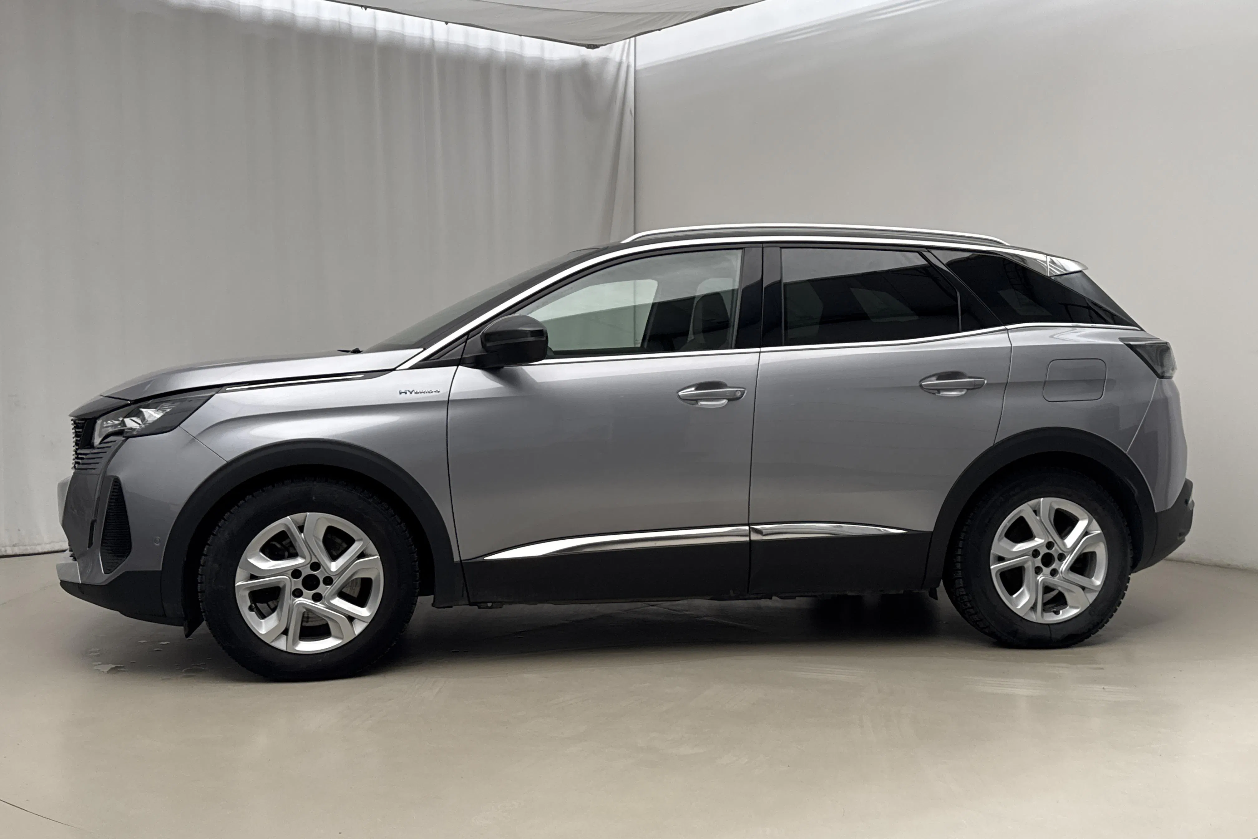 Presentation photo 2 of 20: Peugeot 3008 1.6 Plug-in Hybrid 4 (300hk) - 73 300 km - Automatic - gray - 2021
