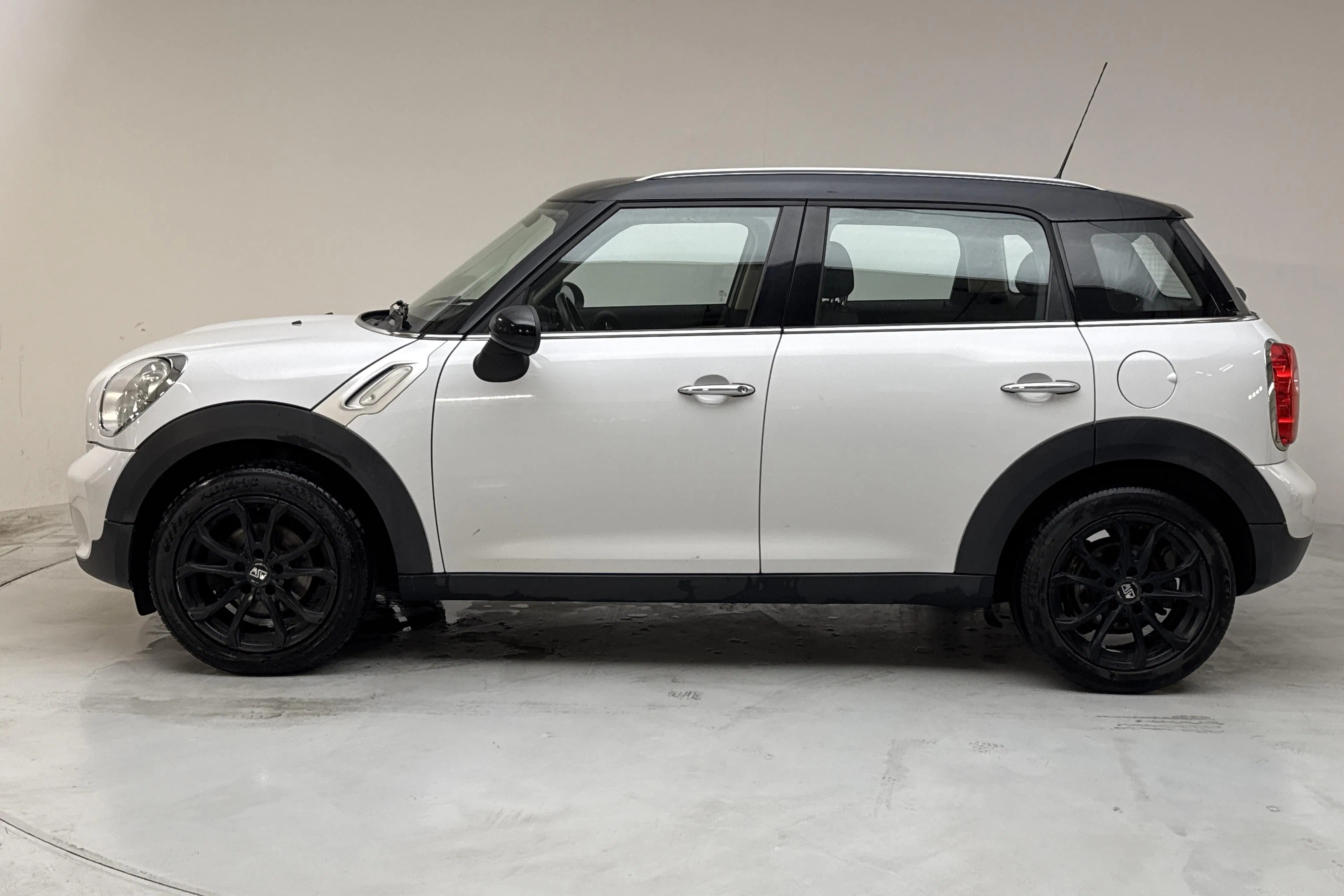 Presentationsfoto 2 av 12: MINI Cooper Countryman (122hk) - 17 497 mil - Manuell - vit - 2016