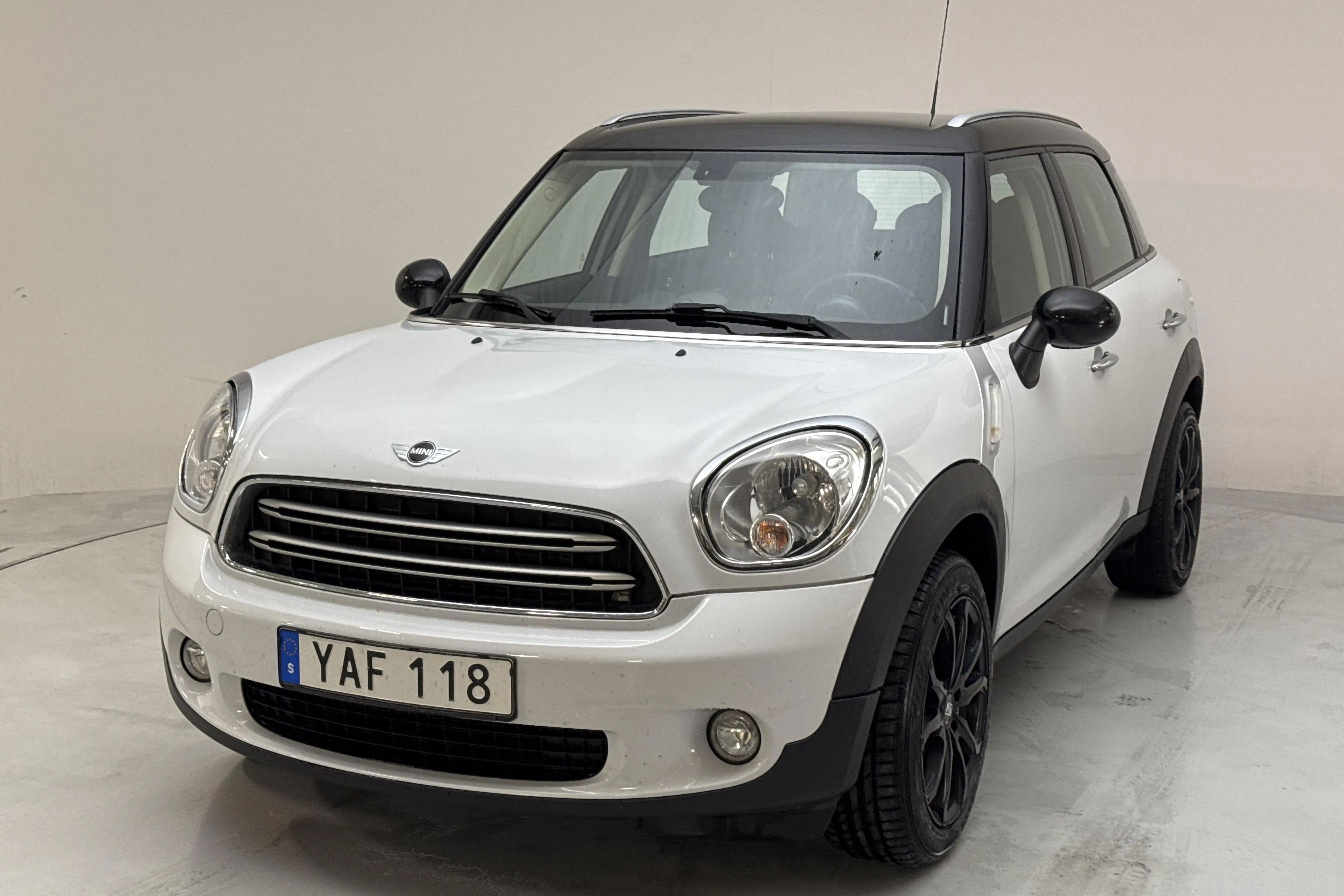 Presentationsfoto 1 av 12: MINI Cooper Countryman (122hk) - 17 497 mil - Manuell - vit - 2016