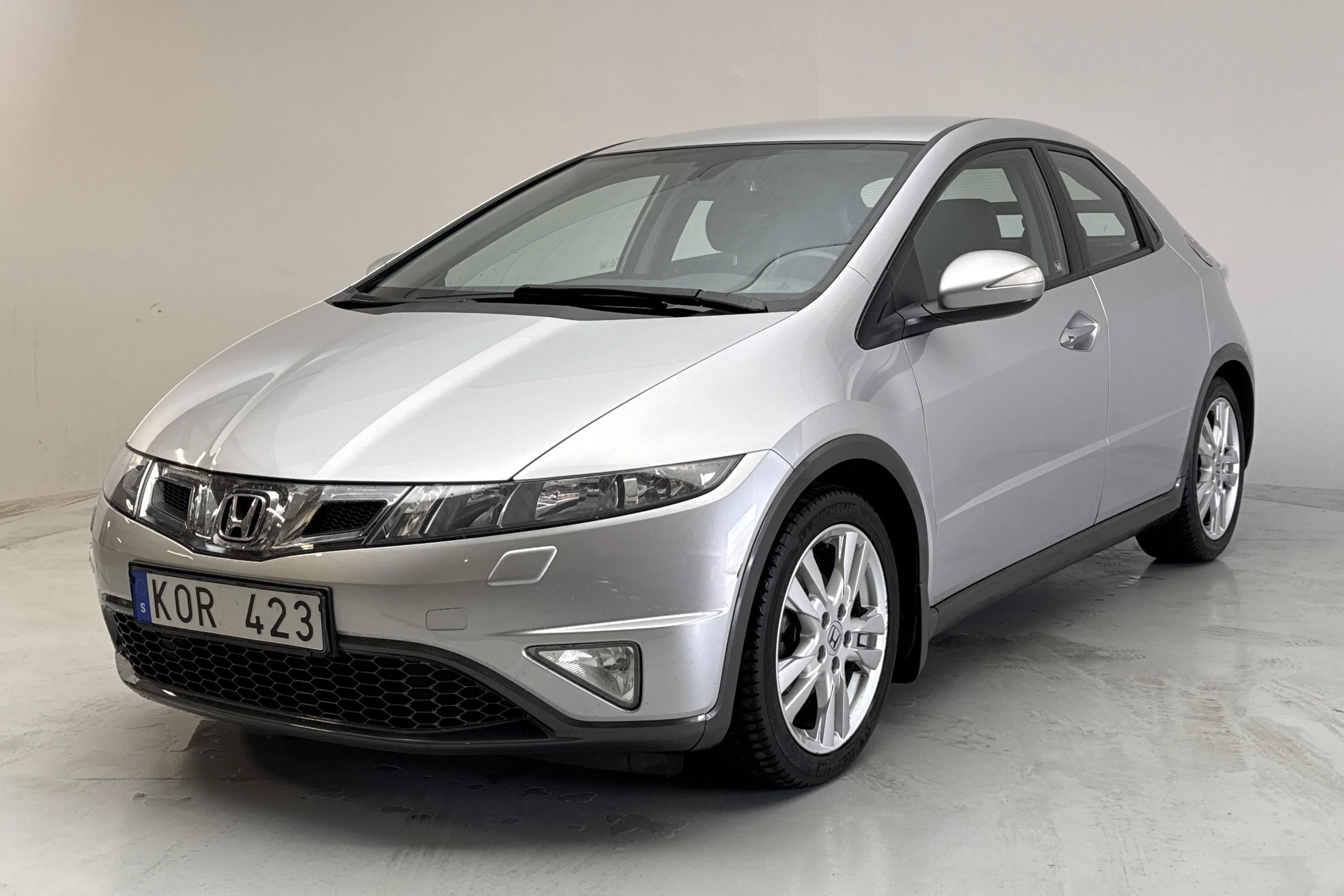 Presentation photo 1 of 12: Honda Civic 1.8 5dr (140hk) - 25 040 km - Automatic - silver - 2010