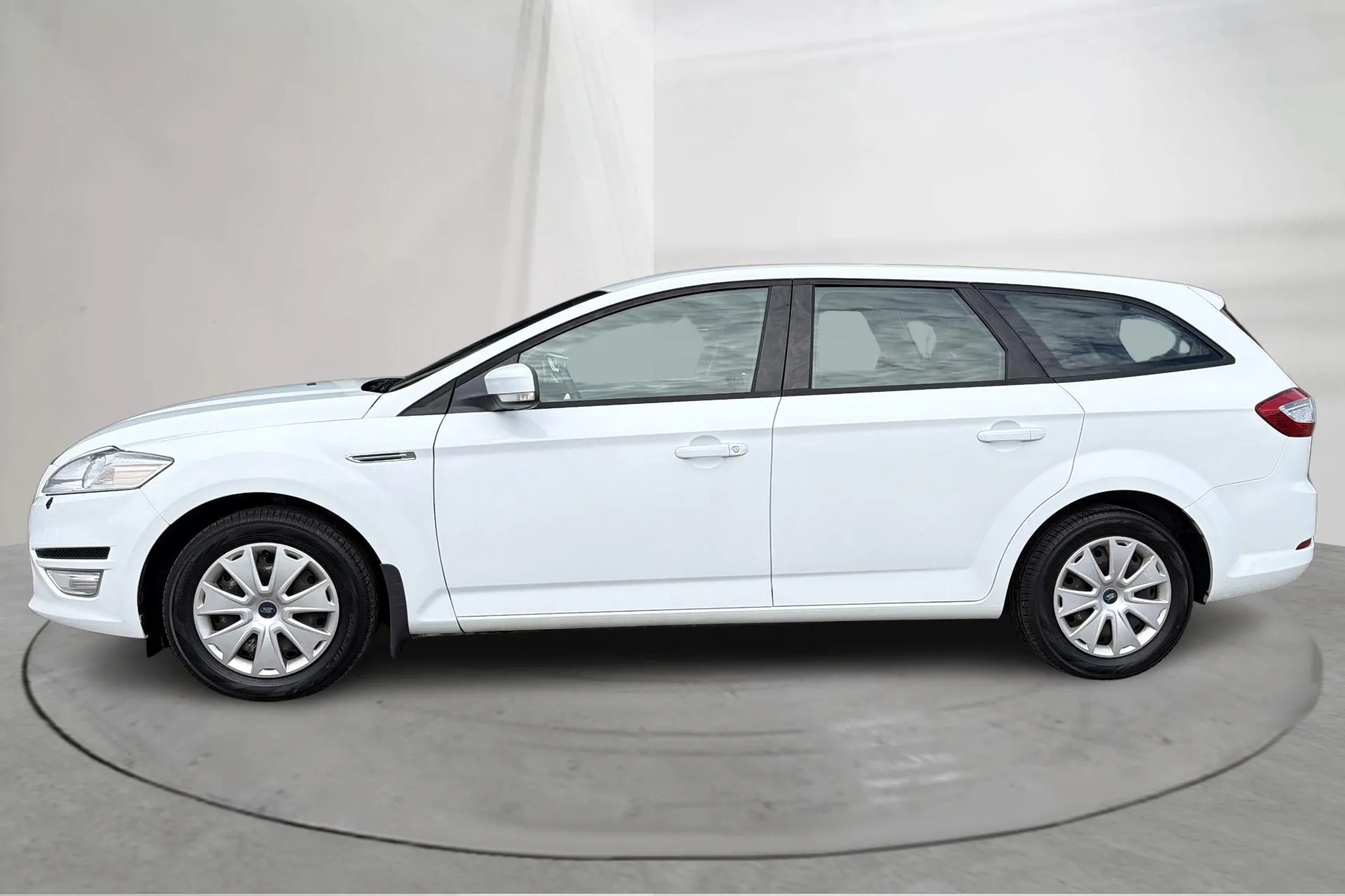 Presentation photo 2 of 14: Ford Mondeo 2.0 Flexifuel Kombi (145hk) - 120 890 km - Manual - white - 2013