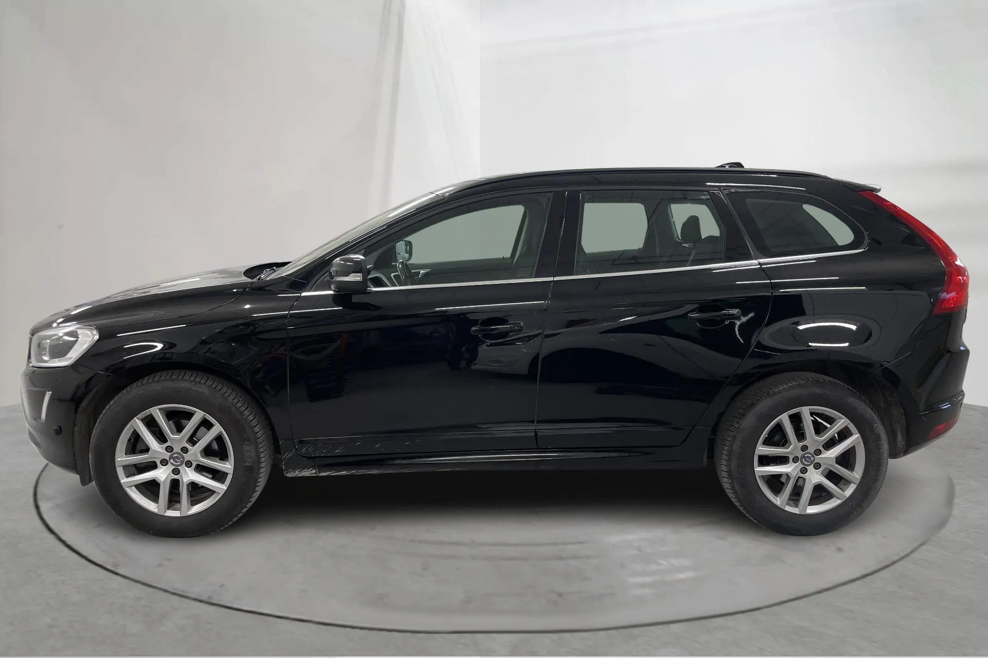 Presentationsfoto 2 av 15: Volvo XC60 D4 AWD (190hk) - 14 220 mil - Automat - svart - 2017