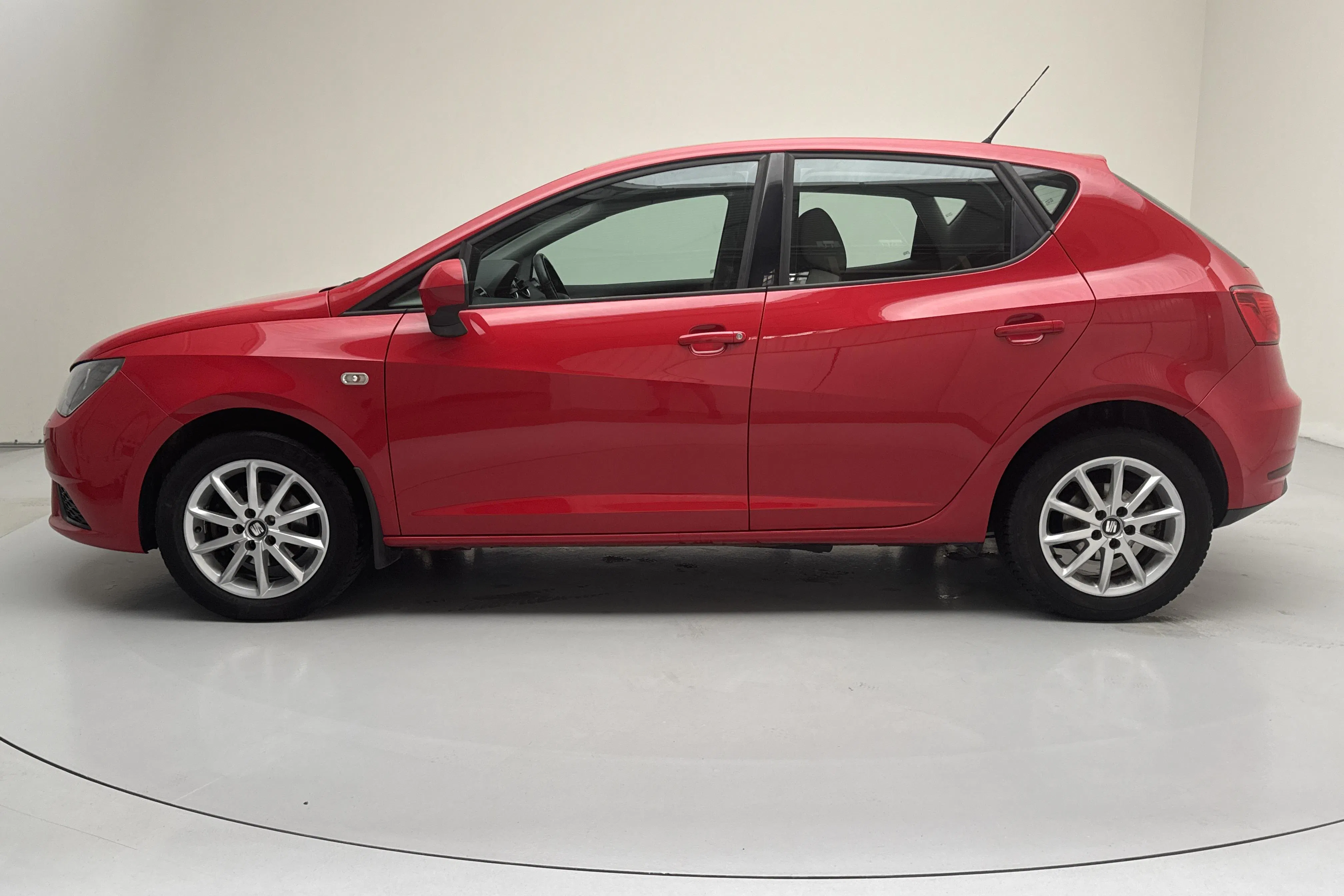 Presentationsfoto 2 av 12: Seat Ibiza 1.2 TSI 5dr (90hk) - 9 178 mil - Manuell - röd - 2016