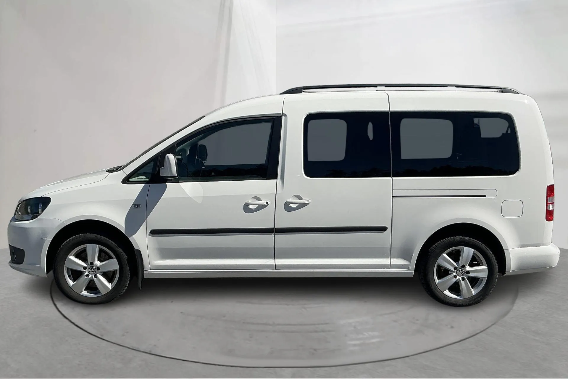 Presentation photo 2 of 13: VW Caddy Maxi Life 1.6 TDI (102hk) - 109 670 km - Automatic - white - 2012