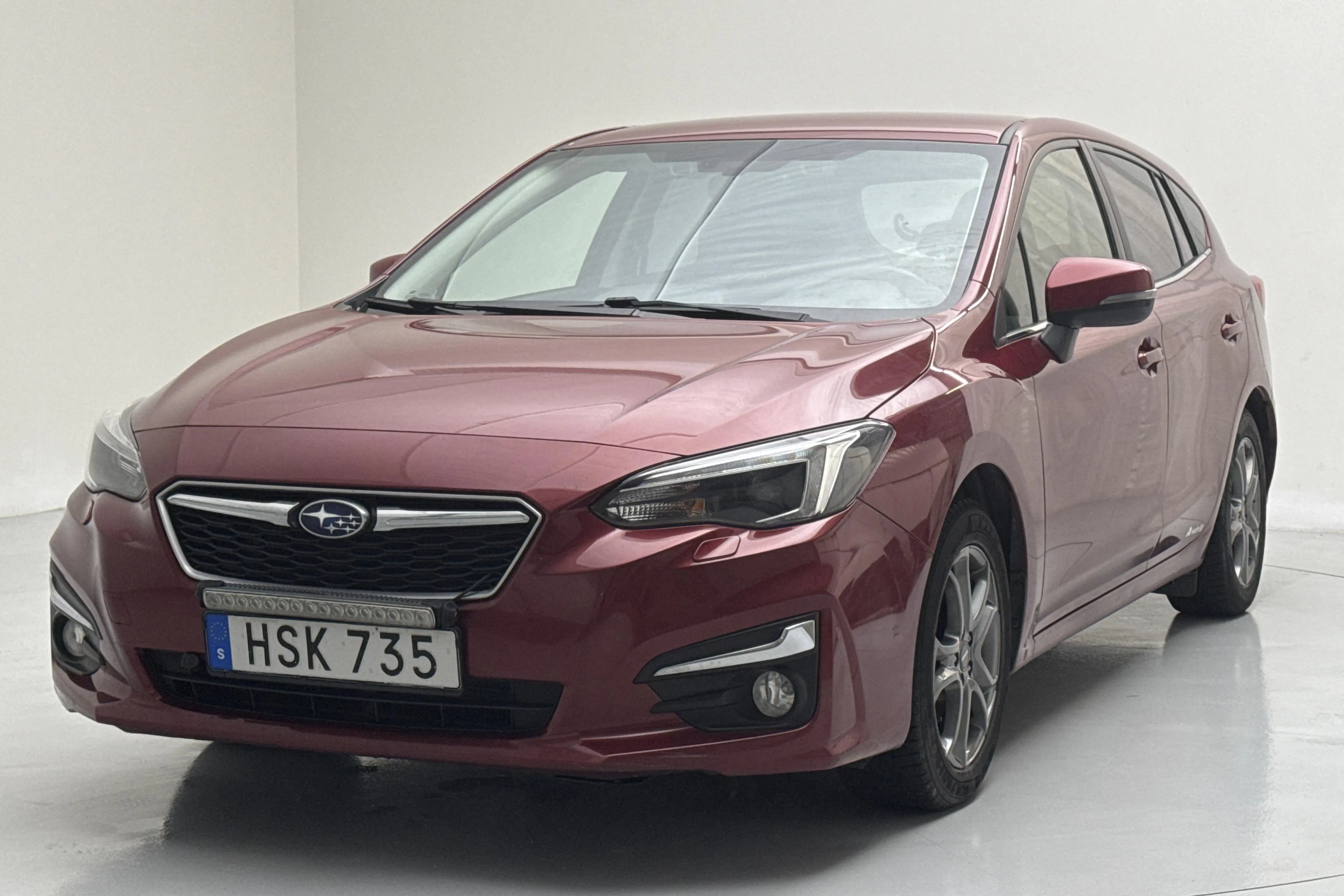 Presentationsfoto 1 av 14: Subaru Impreza 2.0i (156hk) - 17 876 mil - Automat - Ljusröd - 2018