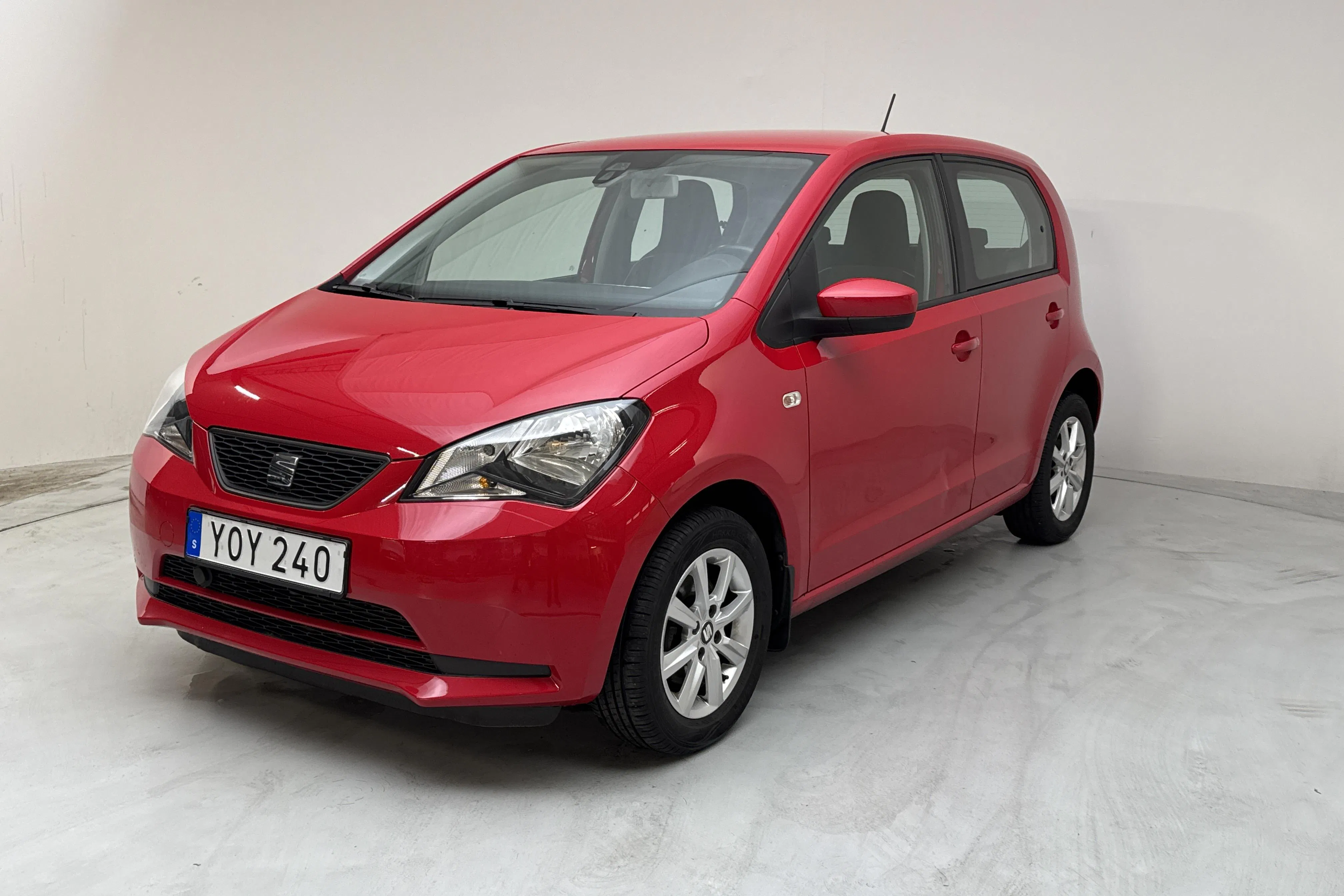 Presentation photo 1 of 12: Seat Mii 1.0 MPI Ecofuel 5dr (68hk) - 7 903 Scandinavian mile - Manual - red - 2018