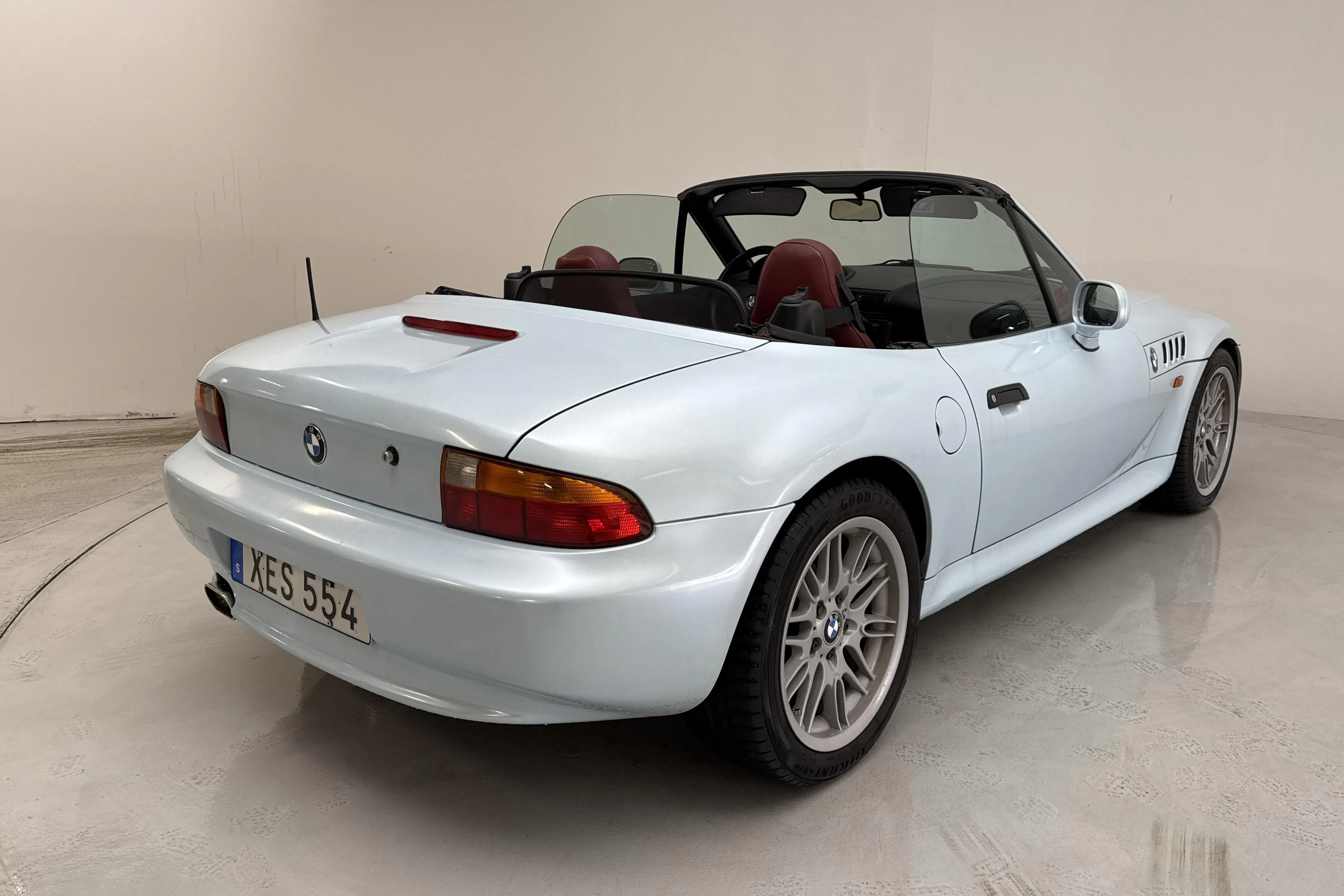 Presentation photo 2 of 14: BMW Z3 1.8 Cabriolet (116hk) - 16 112 Scandinavian mile - Manual - silver - 1996