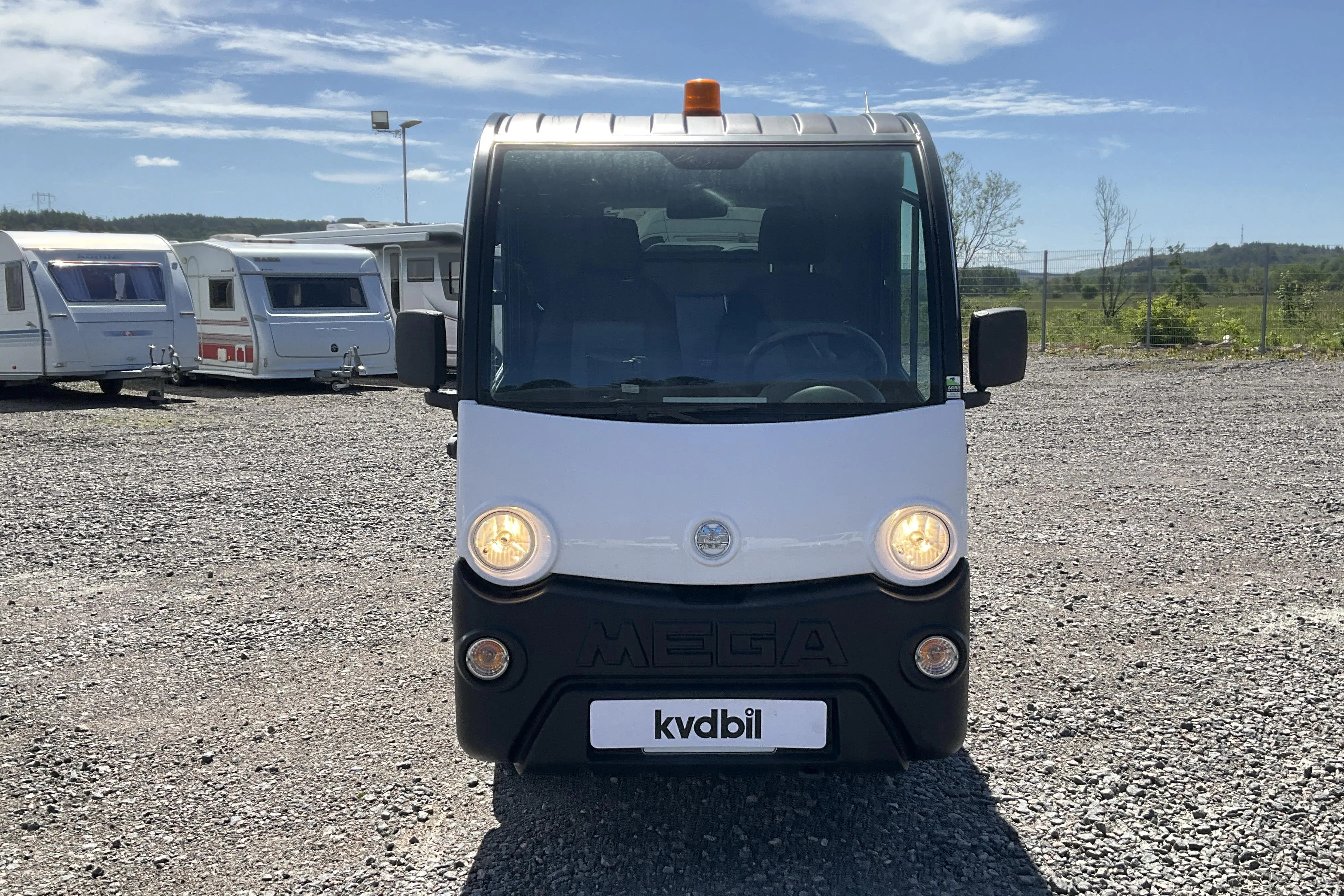 Presentation photo 2 of 34: MEGA MEGA E-WORKER - 46 740 km - Automatic - white - 2015