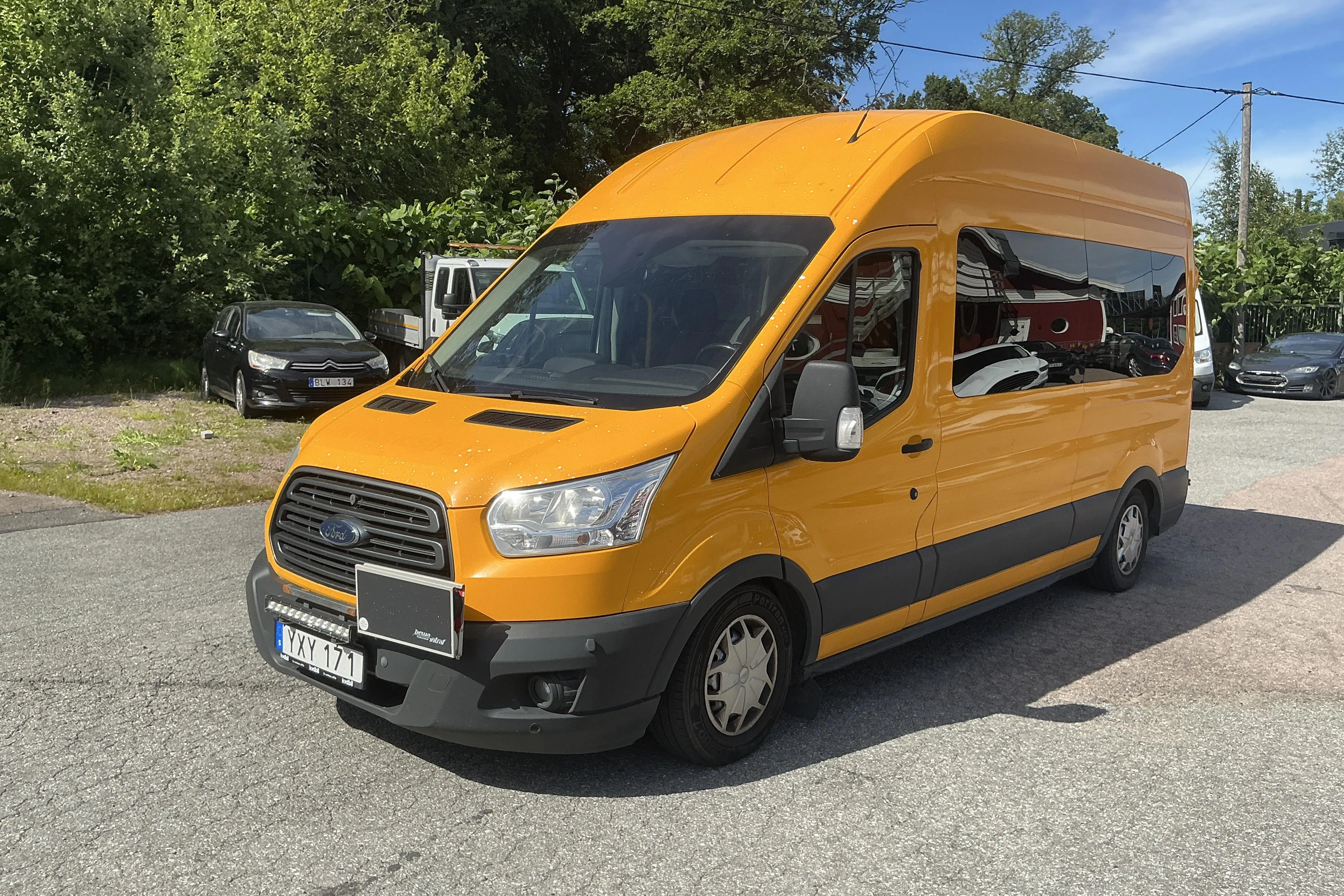 Presentation photo 1 of 17: Ford Transit 310 2.0 TDCi 2WD Skåp (130hk) - 363 480 km - Automatic - yellow - 2018